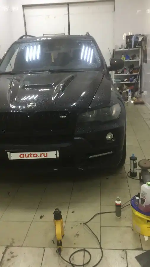 Фото автомобиля BMW X5, 2007 — госномер М007МО199. Цвет: ЧЕРНЫЙ
