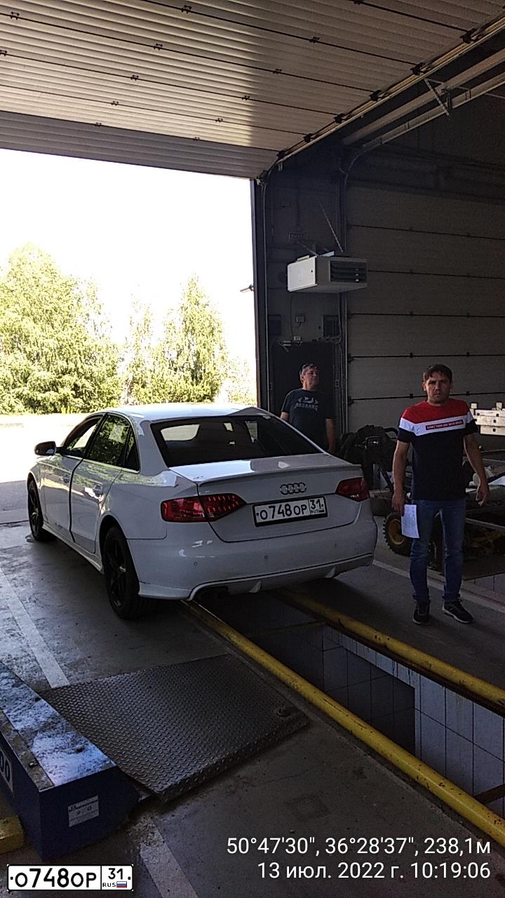 Фото автомобиля AUDI A4, 2011 — госномер К121ХТ86. Цвет: Белый