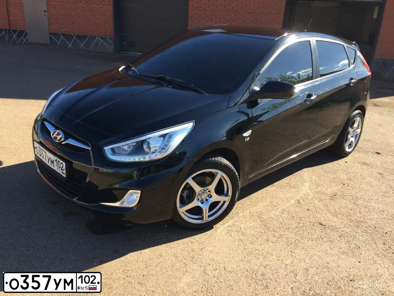 Фото автомобиля HYUNDAI SOLARIS, 2013 — госномер О357УМ102. Цвет: ЧЕРНЫЙ