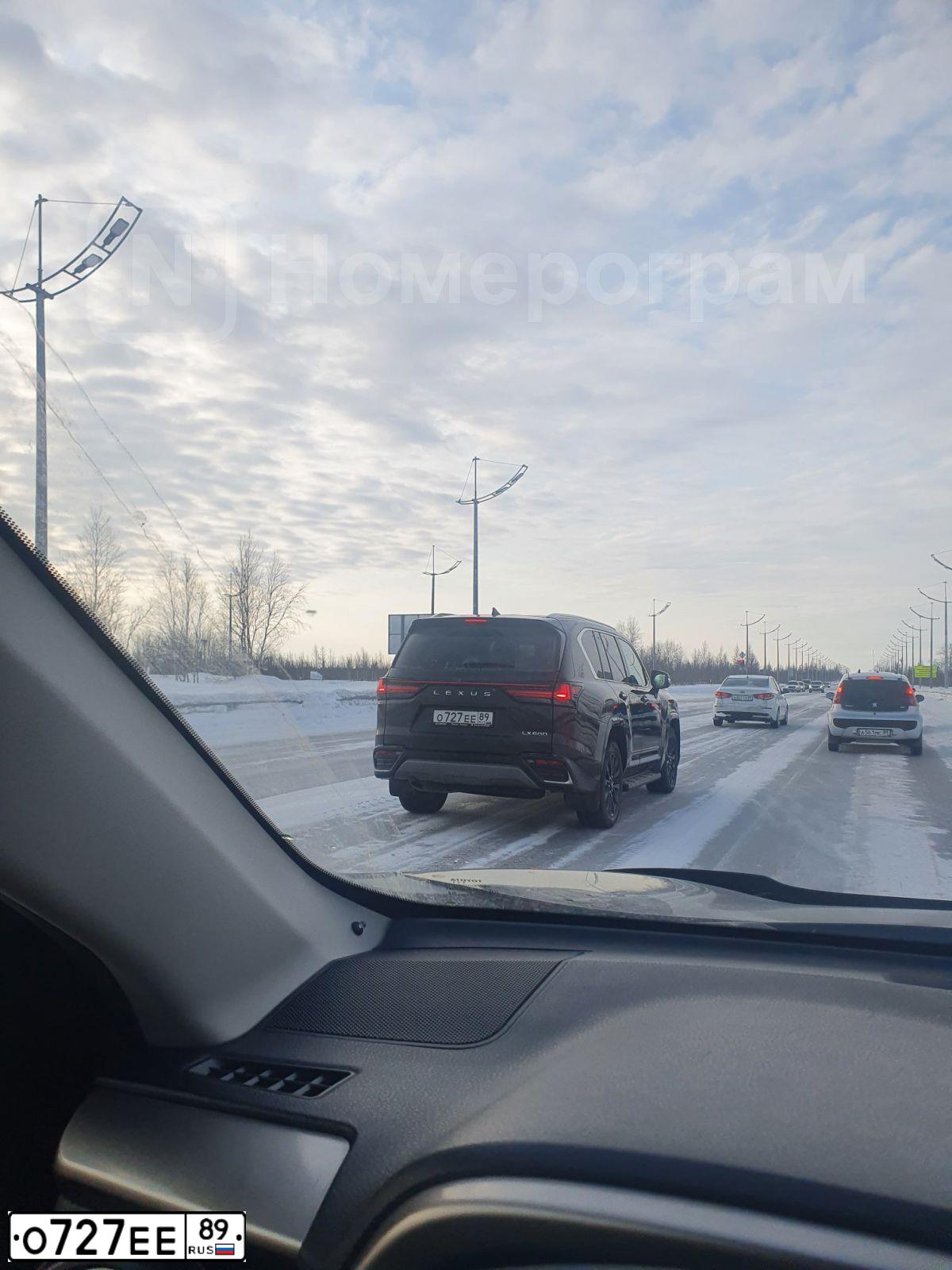 Фото автомобиля INFINITI QX80 /QX56/, 2018 — госномер О727ЕЕ89. Цвет: ЧЕРНЫЙ