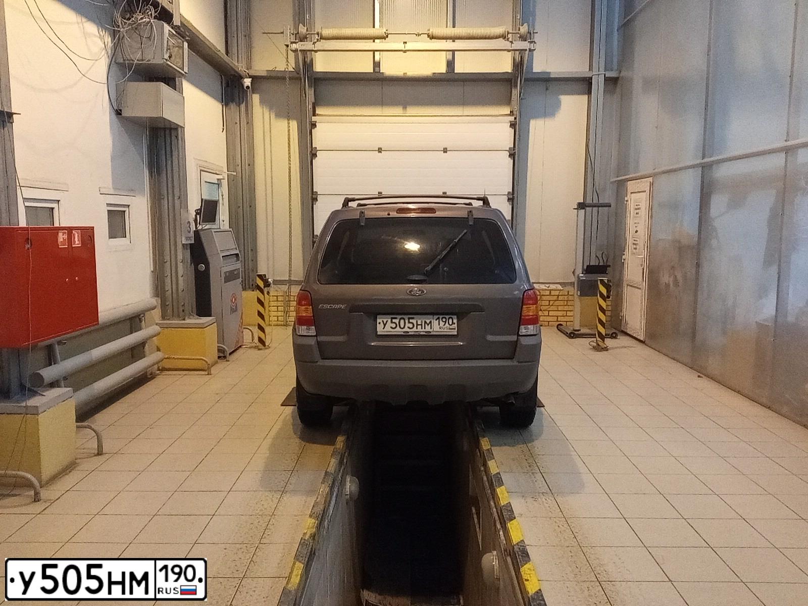 Фото автомобиля FORD ESCAPE, 2004 — госномер О987ВХ76. Цвет: СЕРЫЙ
