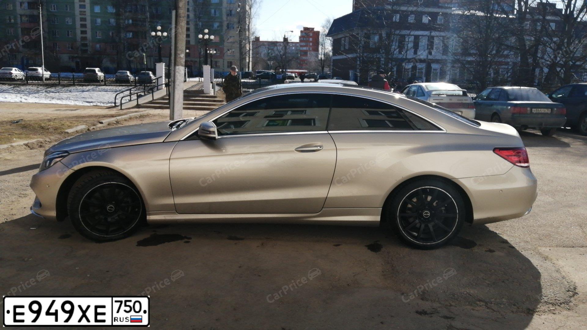 Фото автомобиля MERCEDES E-KLASSE, 2016 — госномер Е949ХЕ750. Цвет: СЕРЕБРИСТО-ЖЕЛТЫЙ