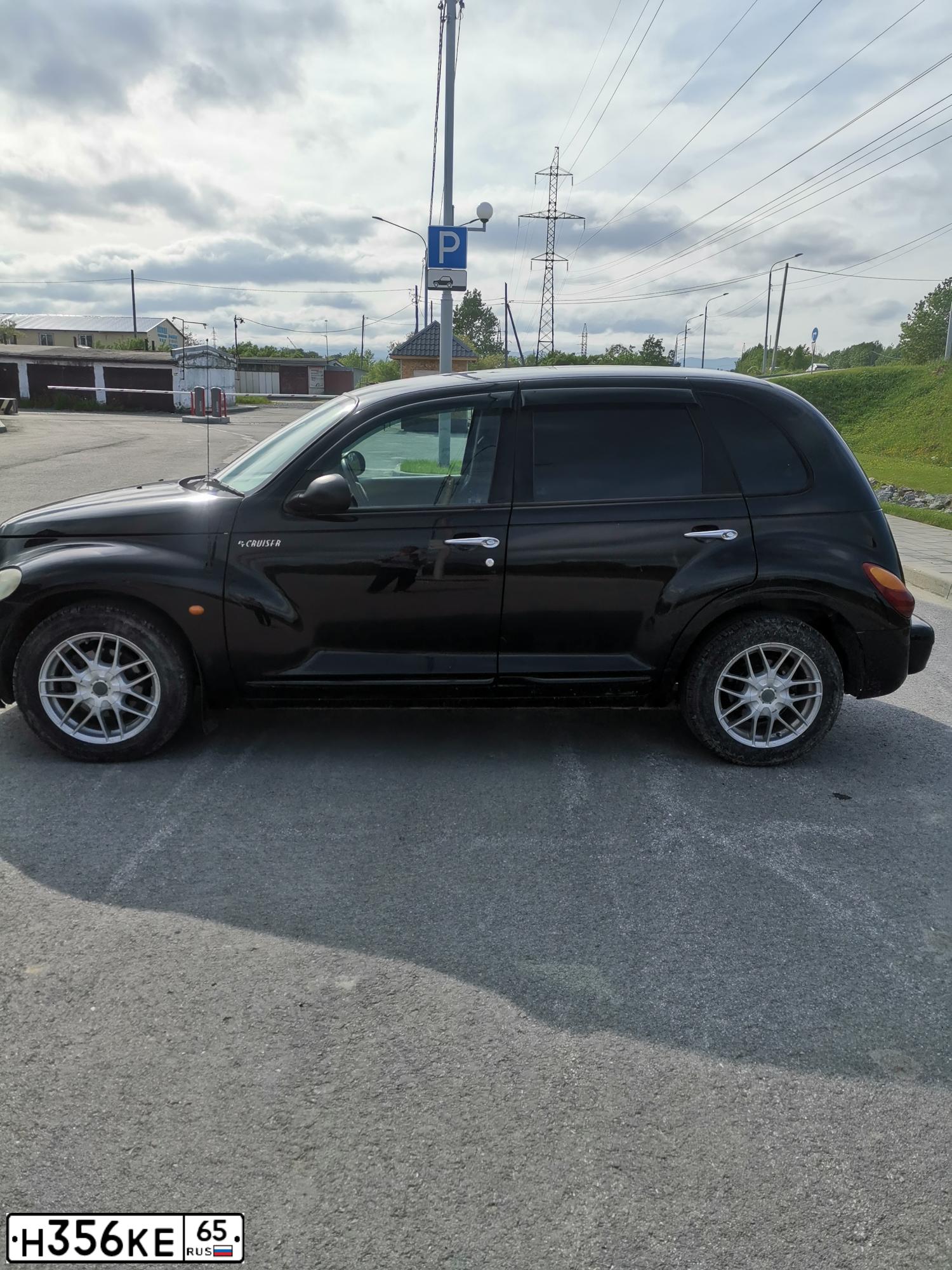 Фото автомобиля CHRYSLER PT CRUISER, 2003 — госномер Н356КЕ65. Цвет: ЧЕРНЫЙ