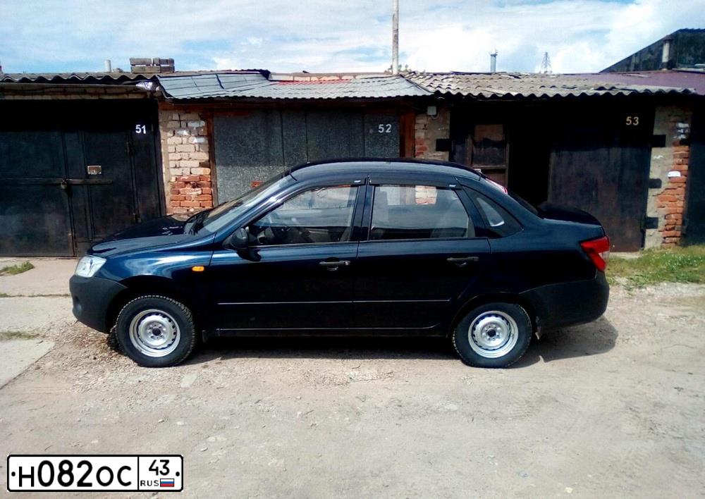 Фото автомобиля LADA 2190 GRANTA, 2013 — госномер Н082ОС43. Цвет: синий