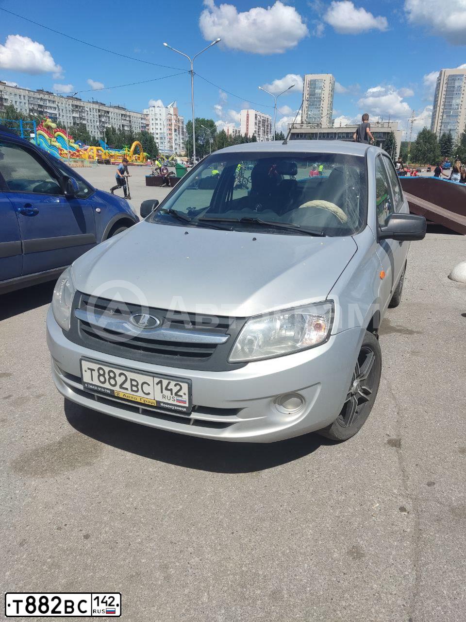 Фото автомобиля LADA 2190 GRANTA, 2013 — госномер Т882ВС142. Цвет: СЕРЕБРИСТЫЙ