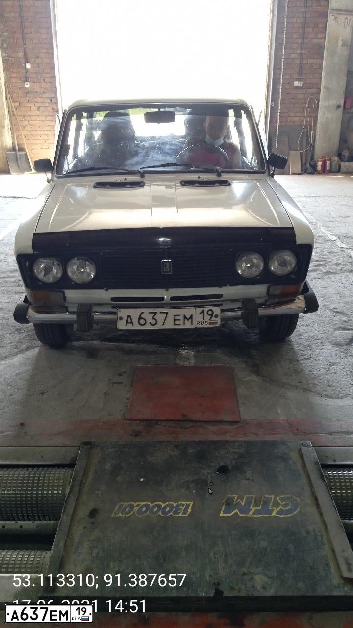 Фото автомобиля LADA 2106, 2004 — госномер О190УК124. Цвет: Белый