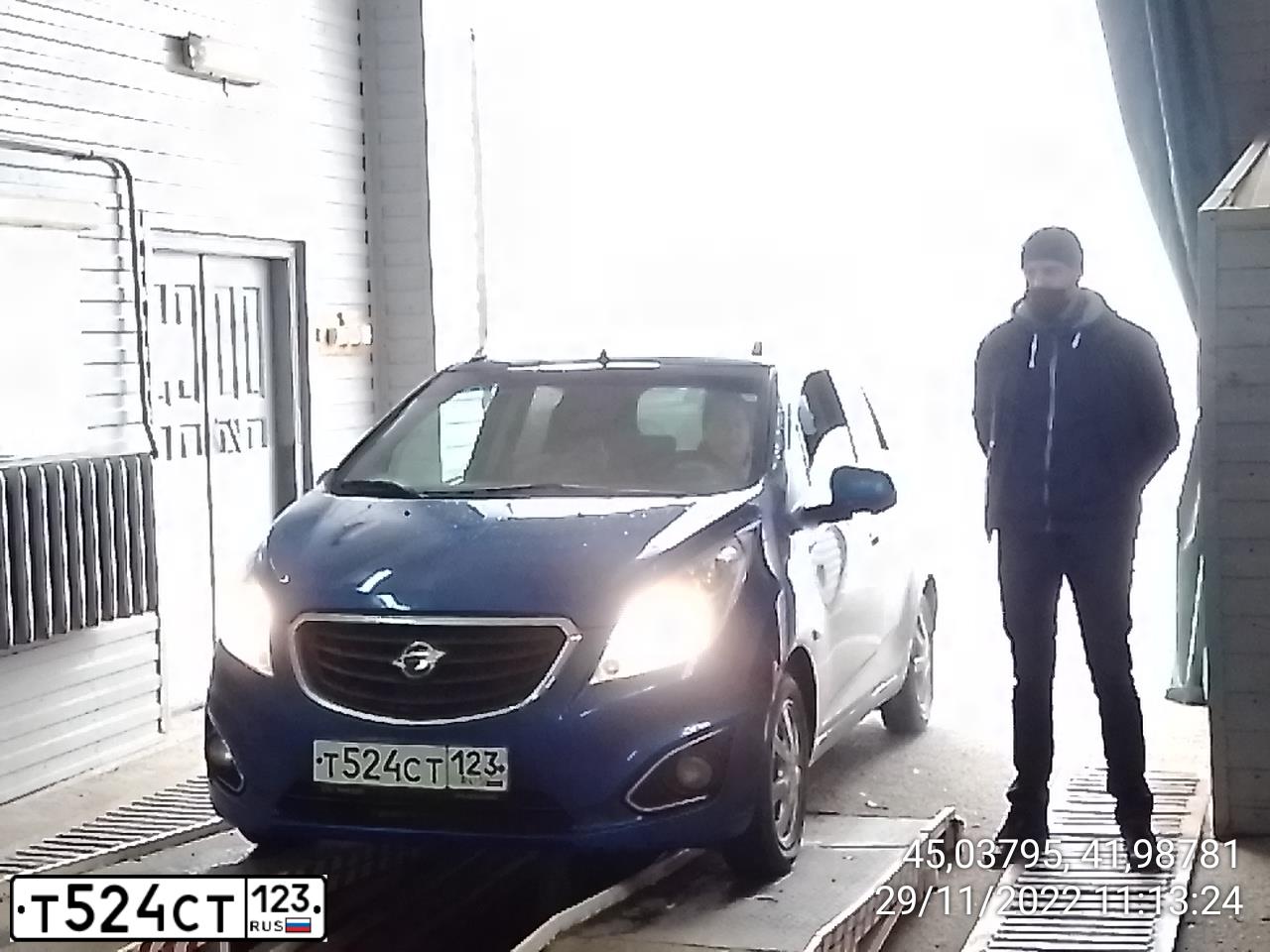 Фото автомобиля RAVON R2, 2017 — госномер Р706МЕ126. Цвет: СИНЕ-ГОЛУБОЙ