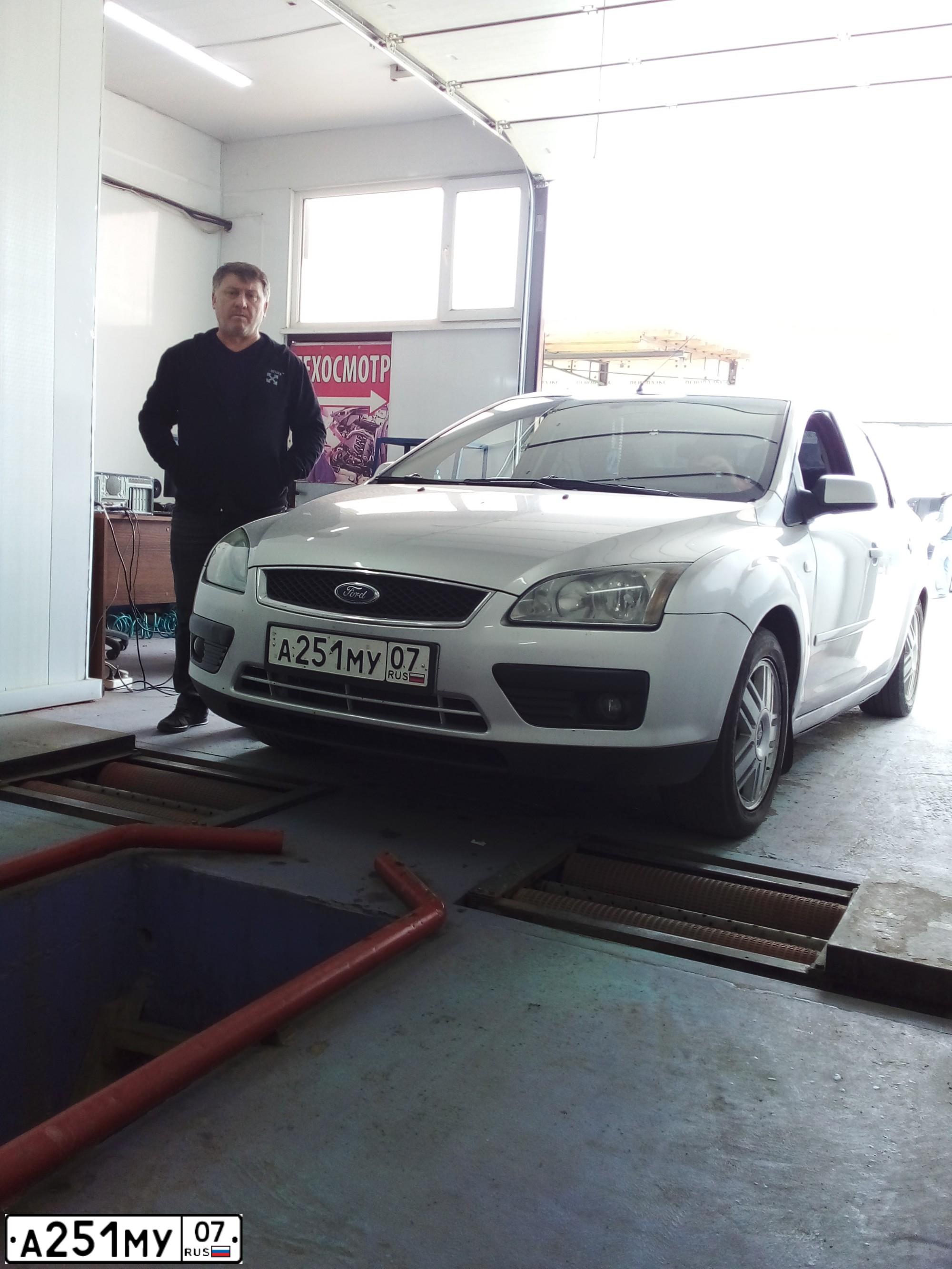 Фото автомобиля FORD D FOCUS, 2006 — госномер Р874МА799. Цвет: Серебристый