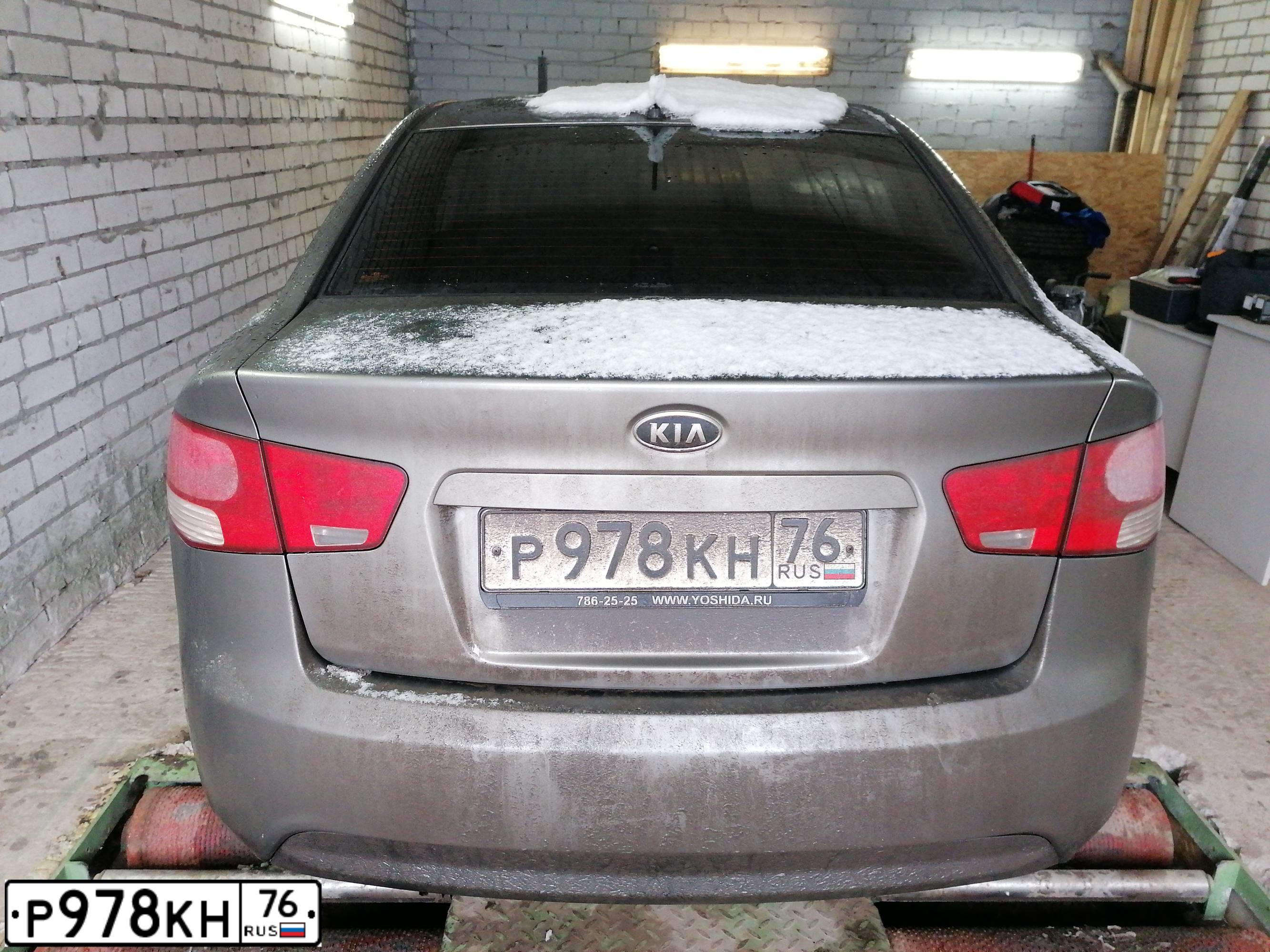 Фото автомобиля KIA CERATO, 2009 — госномер Р978КН76. Цвет: СЕРЫЙ