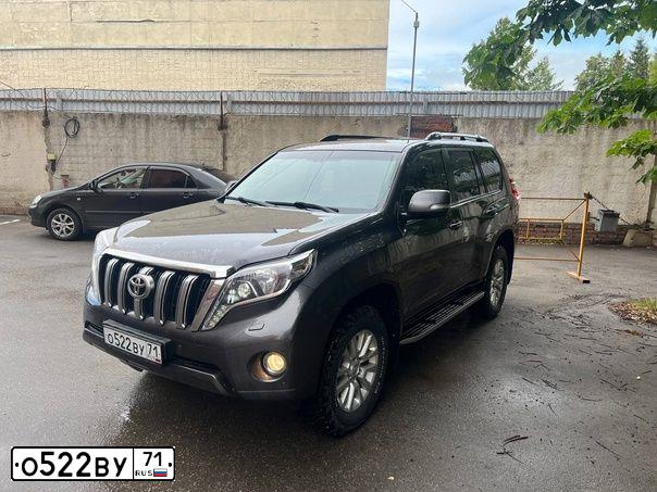 Фото автомобиля TOYOTA LANDCRUISER, 2015 — госномер Р787ОР790. Цвет: СЕРЫЙ