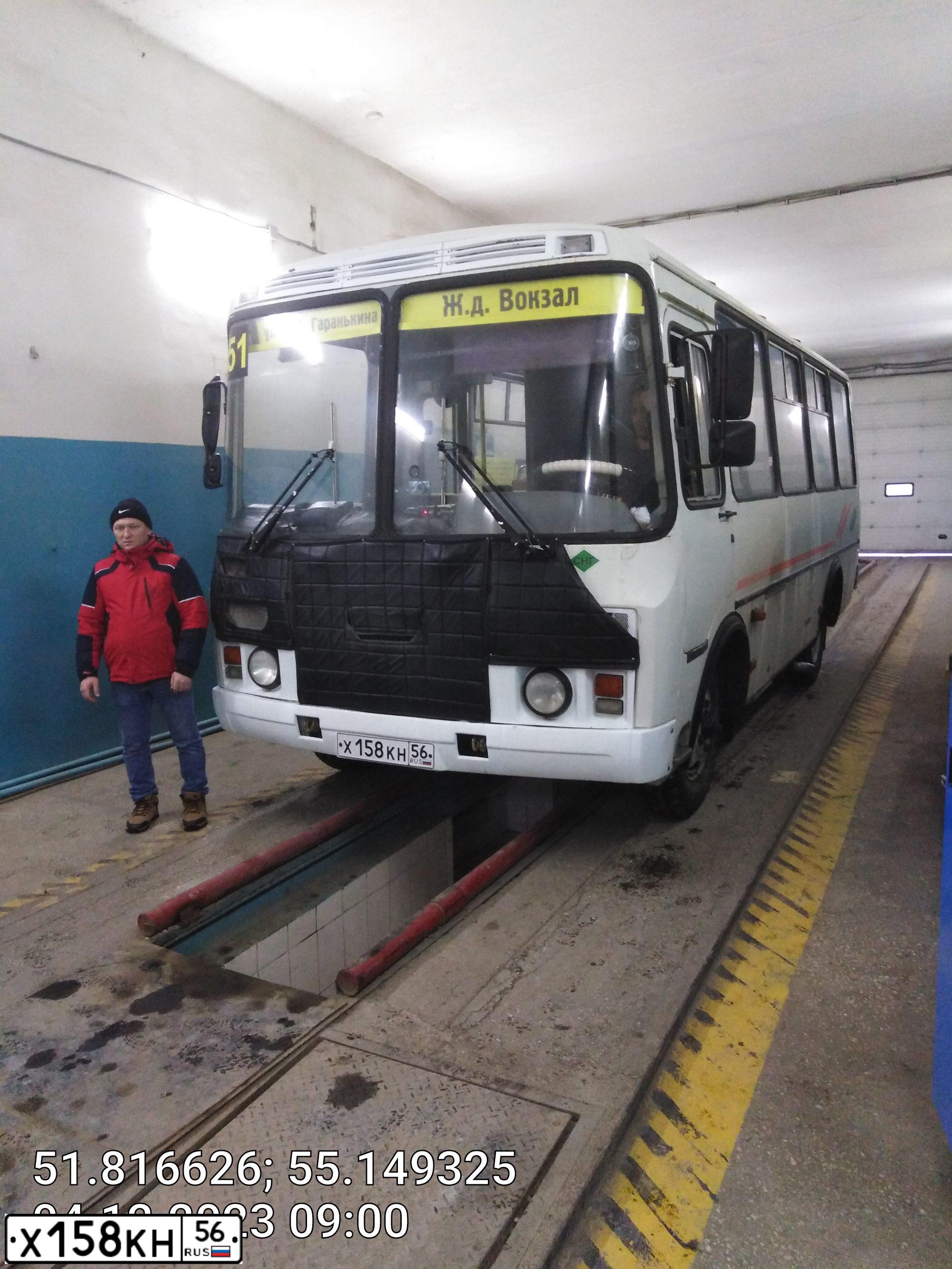 Фото автомобиля PAZ 3205, 2009 — госномер Х158КН56. Цвет: Белый