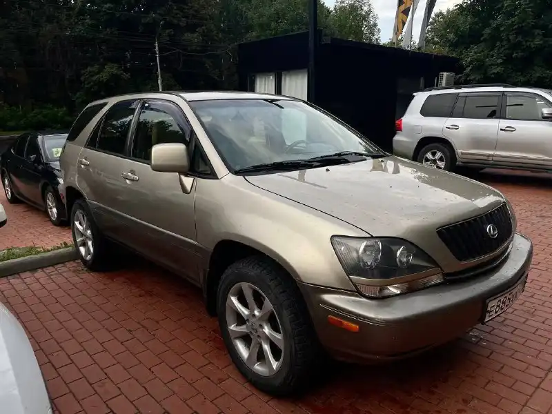 Фото автомобиля LEXUS RX, 1999 — госномер Е885ХК790. Цвет: БЕЖЕВЫЙ