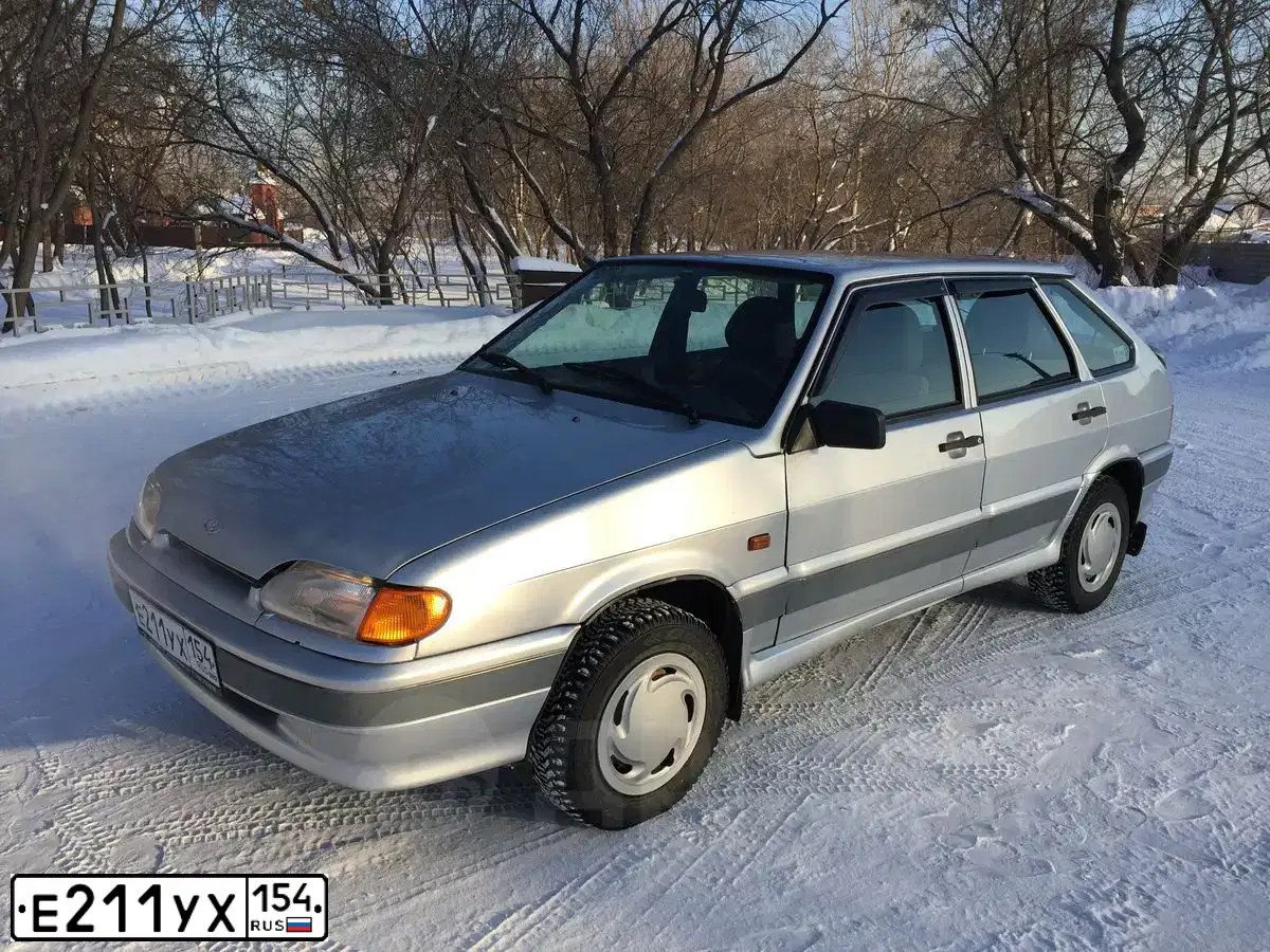 Фото автомобиля LADA 2114 SAMARA, 2007 — госномер У002СХ54. Цвет: СВЕТЛО-СЕРЕБРИСТ МЕТАЛЛИК