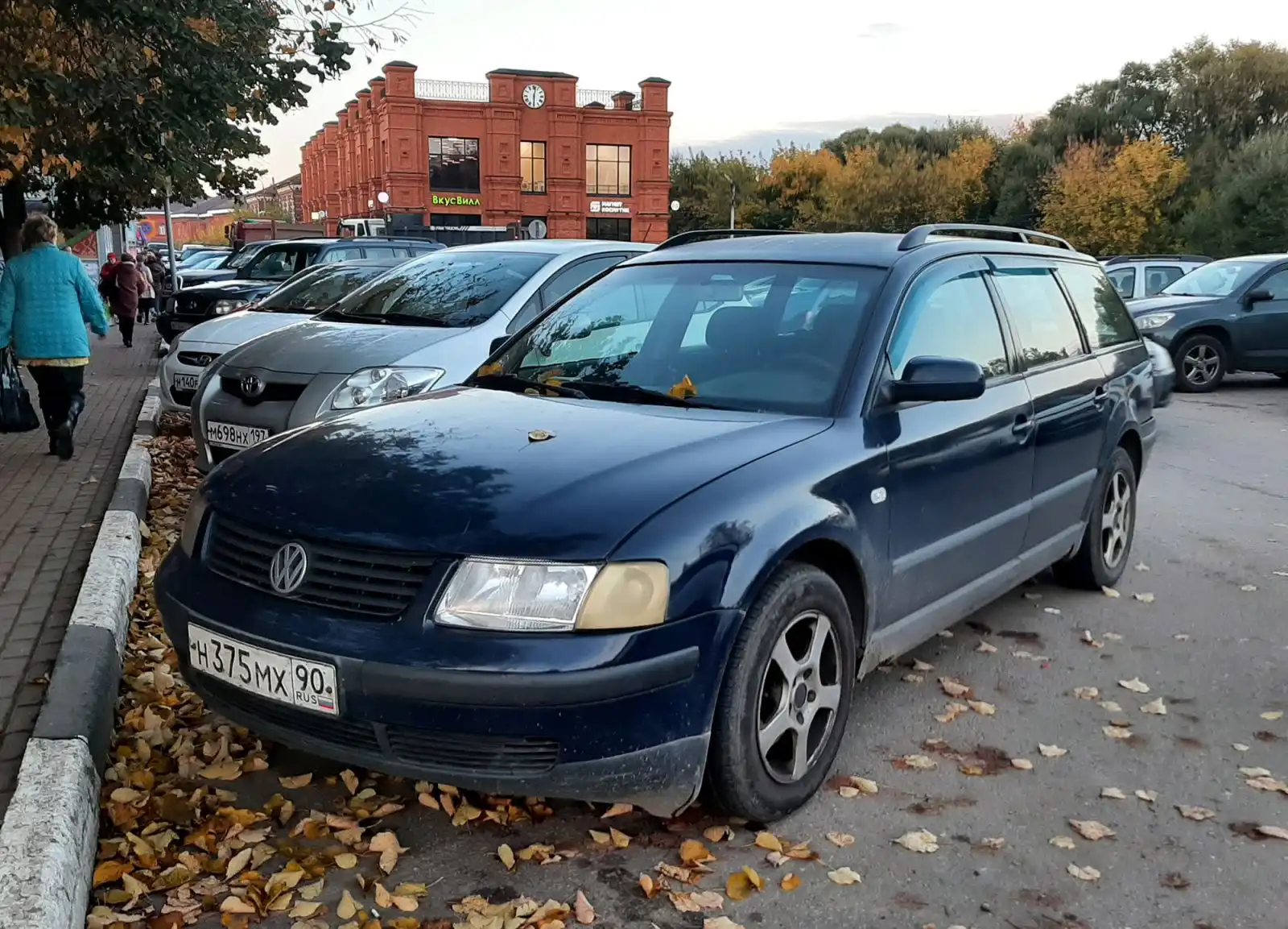 Фото автомобиля TOYOTA AURIS, 2007 — госномер Х890ВС550. Цвет: Серебристый