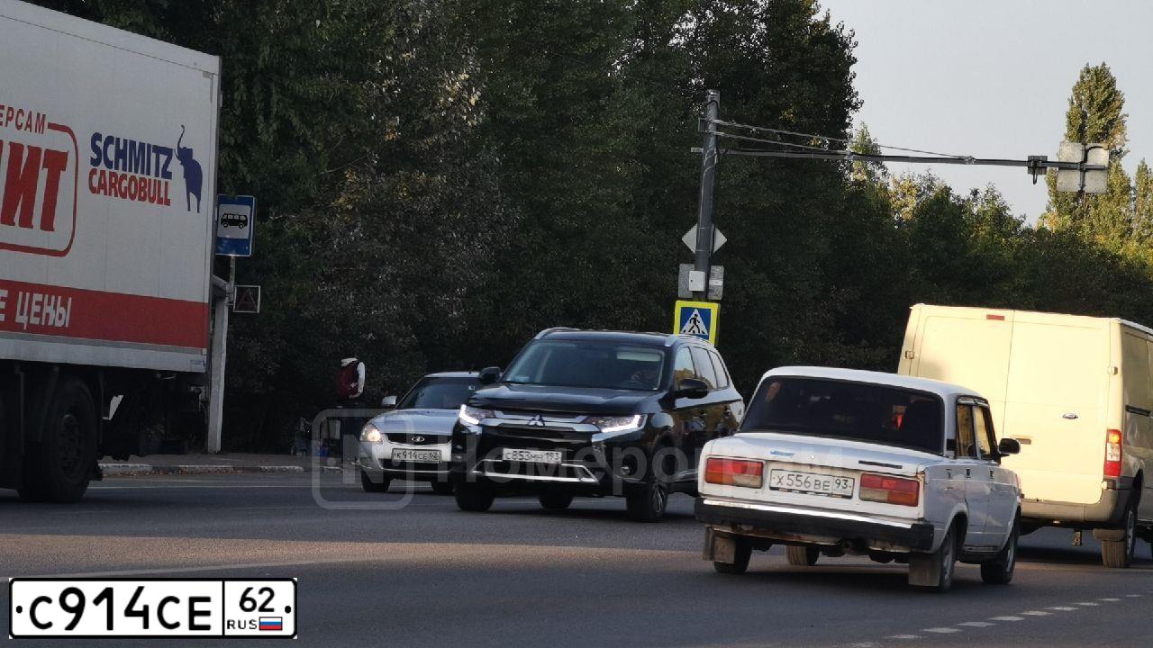 Фото автомобиля BMW SERIE 3, 2011 — госномер Р949ЕК40. Цвет: Белый