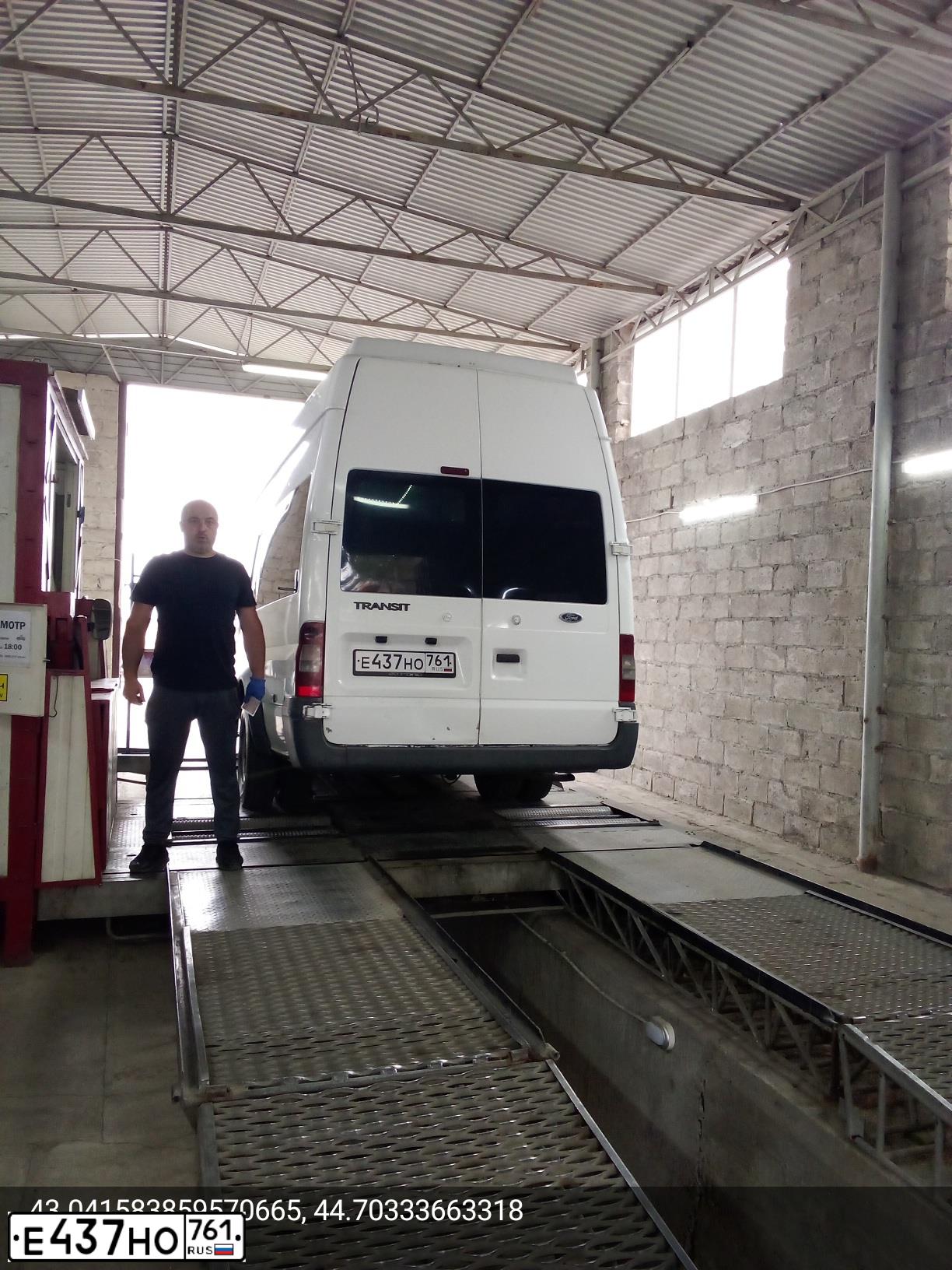 Фото автомобиля FORD TRANSIT, 2011 — госномер Е437НО761. Цвет: Белый