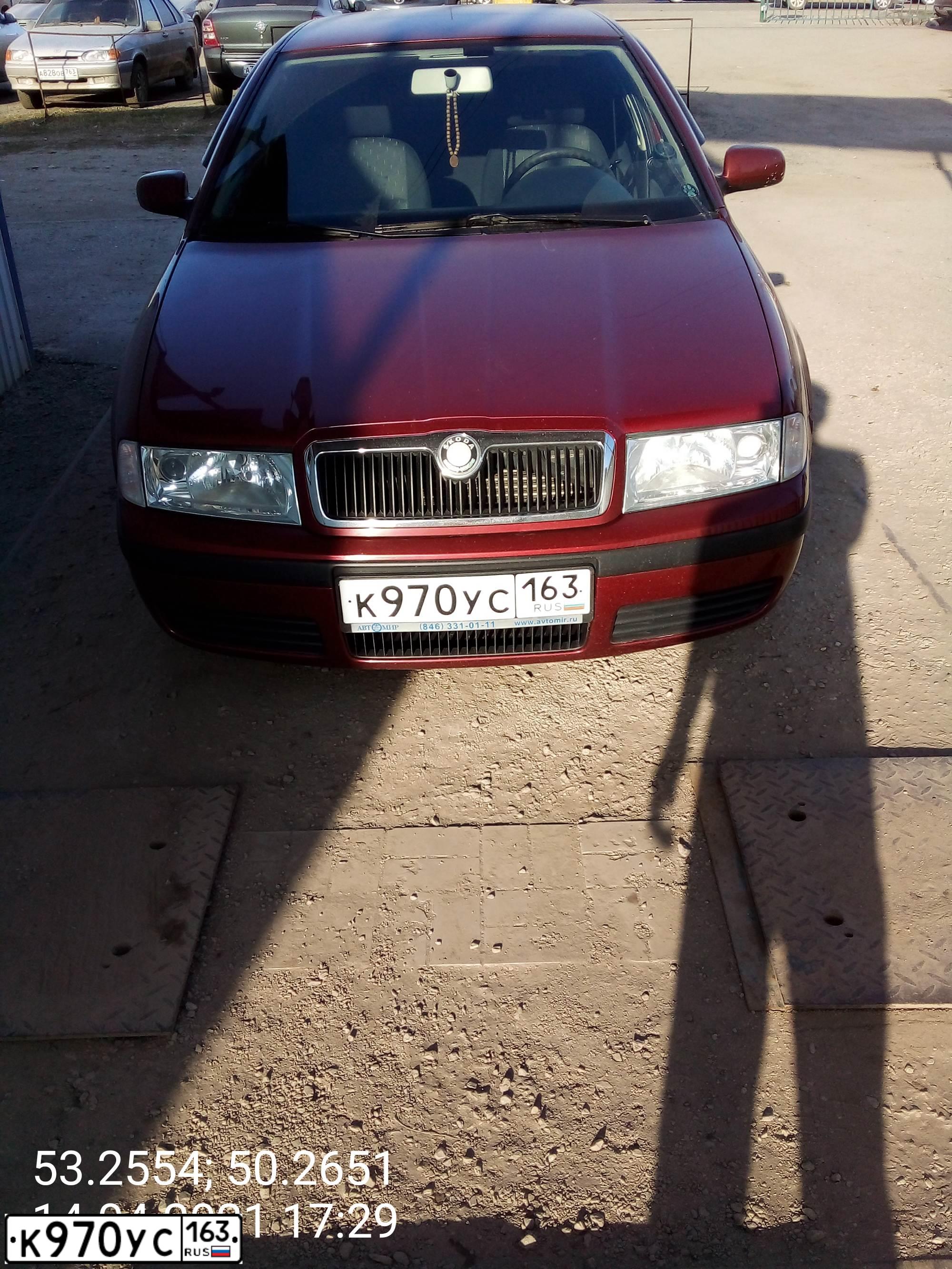 Фото автомобиля SKODA OCTAVIA, 2008 — госномер У643ВВ977. Цвет: ВИШНЕВЫЙ