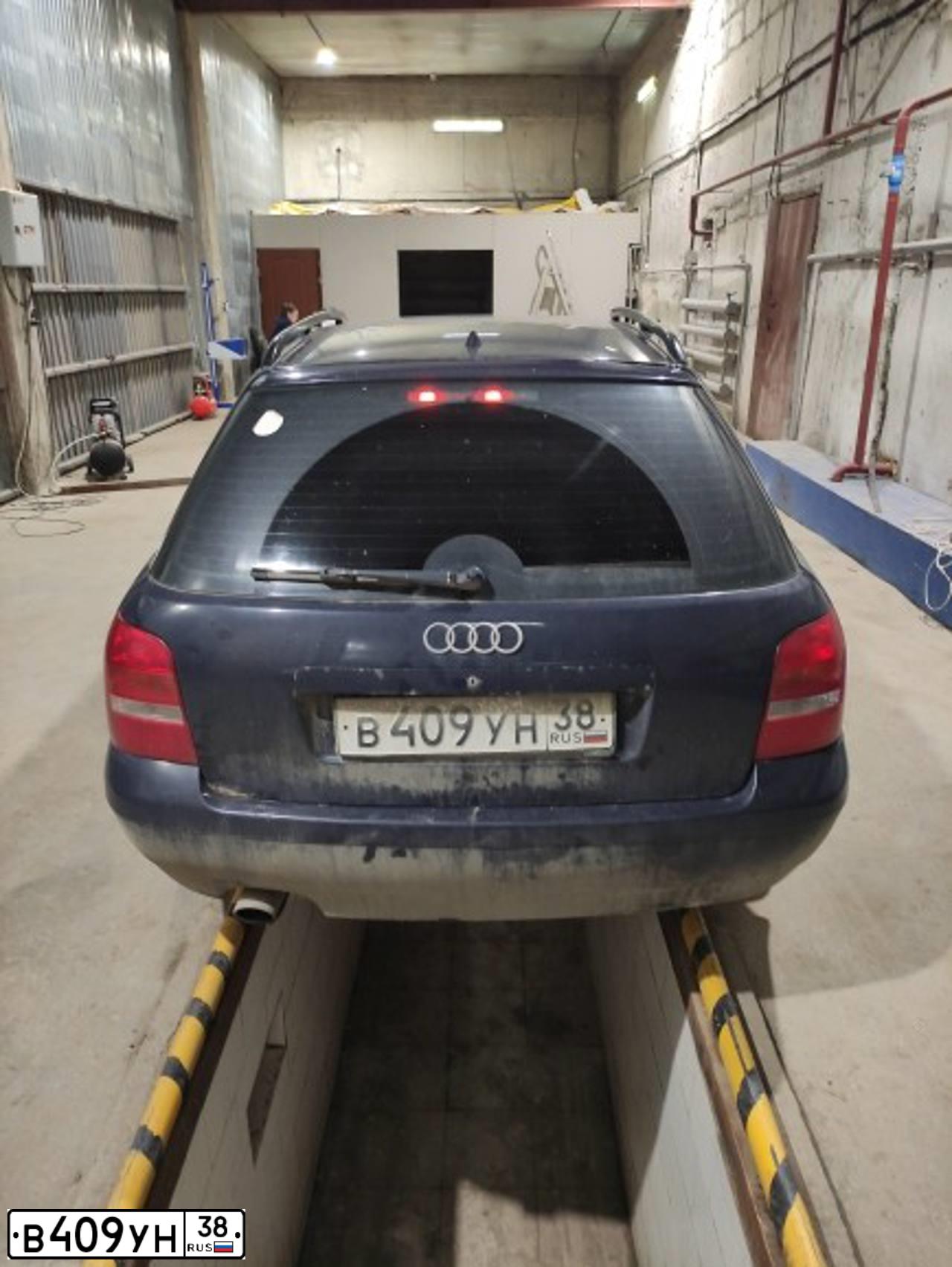 Фото автомобиля AUDI A4, 1999 — госномер В409УН38. Цвет: ТЕМНО-СИНИЙ