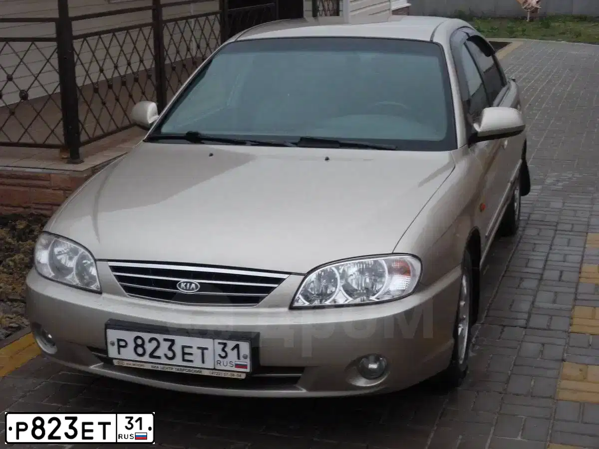 Фото автомобиля KIA SPECTRA, 2008 — госномер Р823ЕТ31. Цвет: ЗОЛОТИСТО-БЕЖЕВЫЙ (ИНЫЕ)
