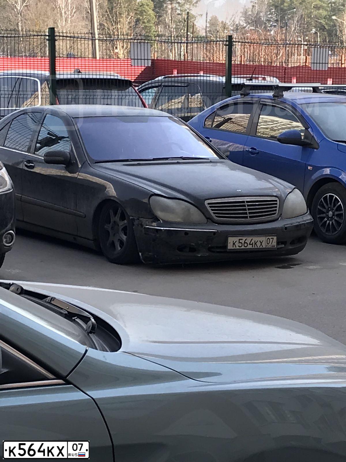 Фото автомобиля MERCEDES S-KLASSE, 2002 — госномер К564КХ07. Цвет: ЧЕРНЫЙ