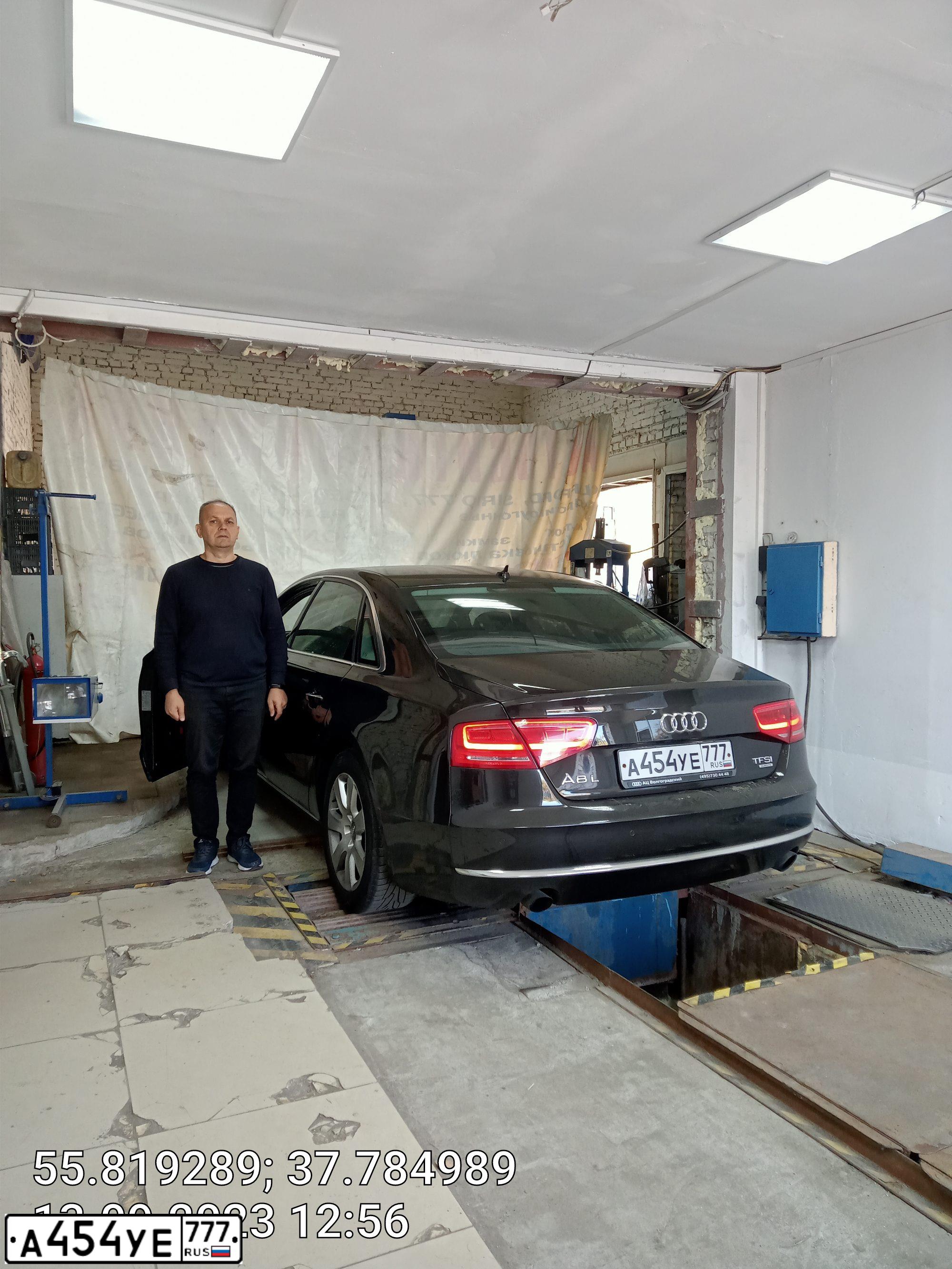 Фото автомобиля AUDI A8, 2013 — госномер А454УЕ777. Цвет: ЧЕРНЫЙ