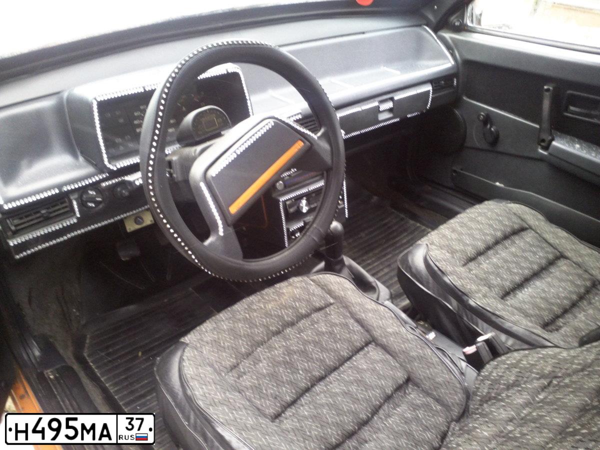 Фото автомобиля LADA 2108 SAMARA, 1993 — госномер Н495МА37. Цвет: ОРАНЖЕВО-ЧЕРНЫЙ