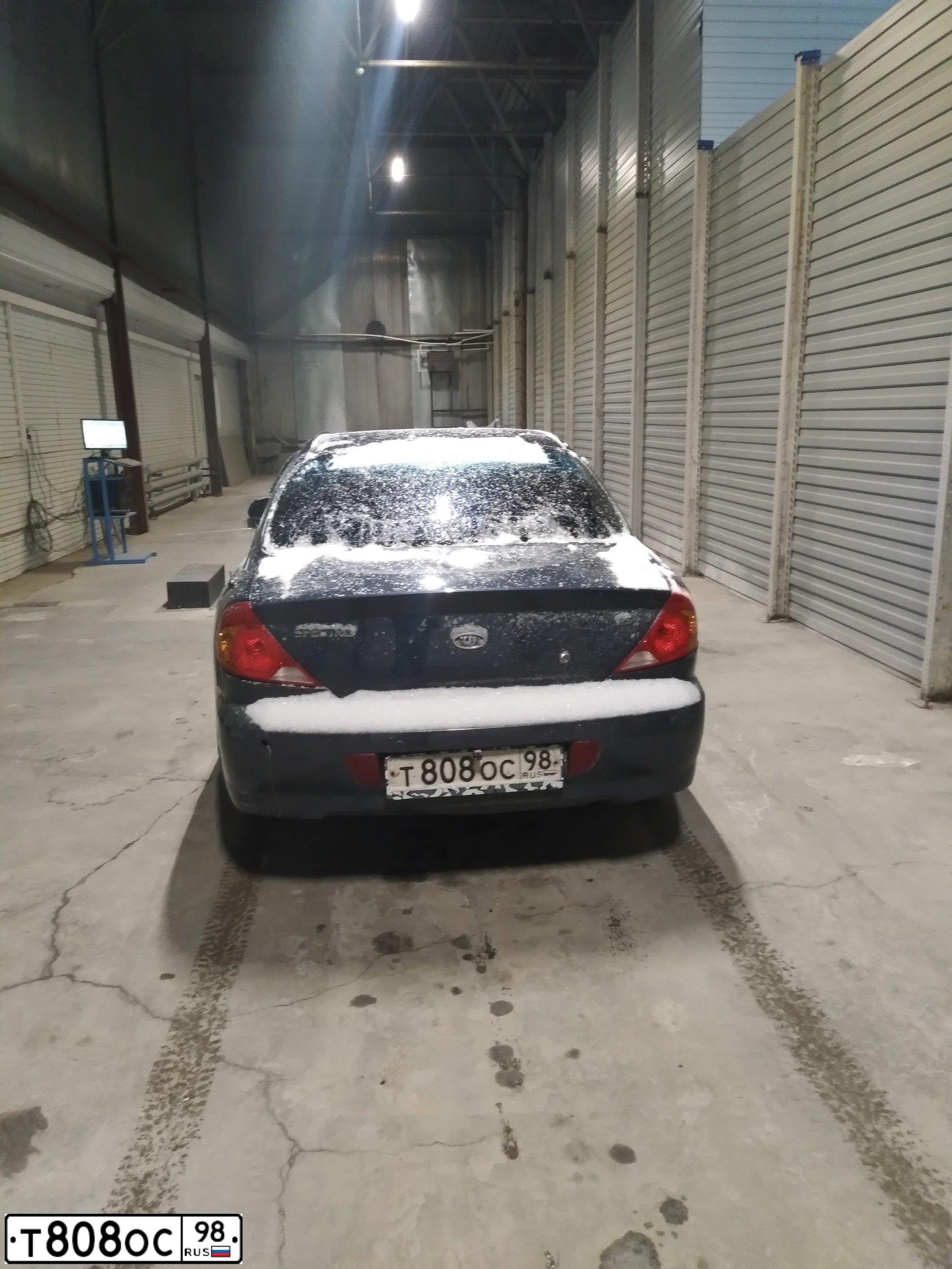 Фото автомобиля KIA SPECTRA, 2006 — госномер Т808ОС98. Цвет: мерцающий синий (синий)
