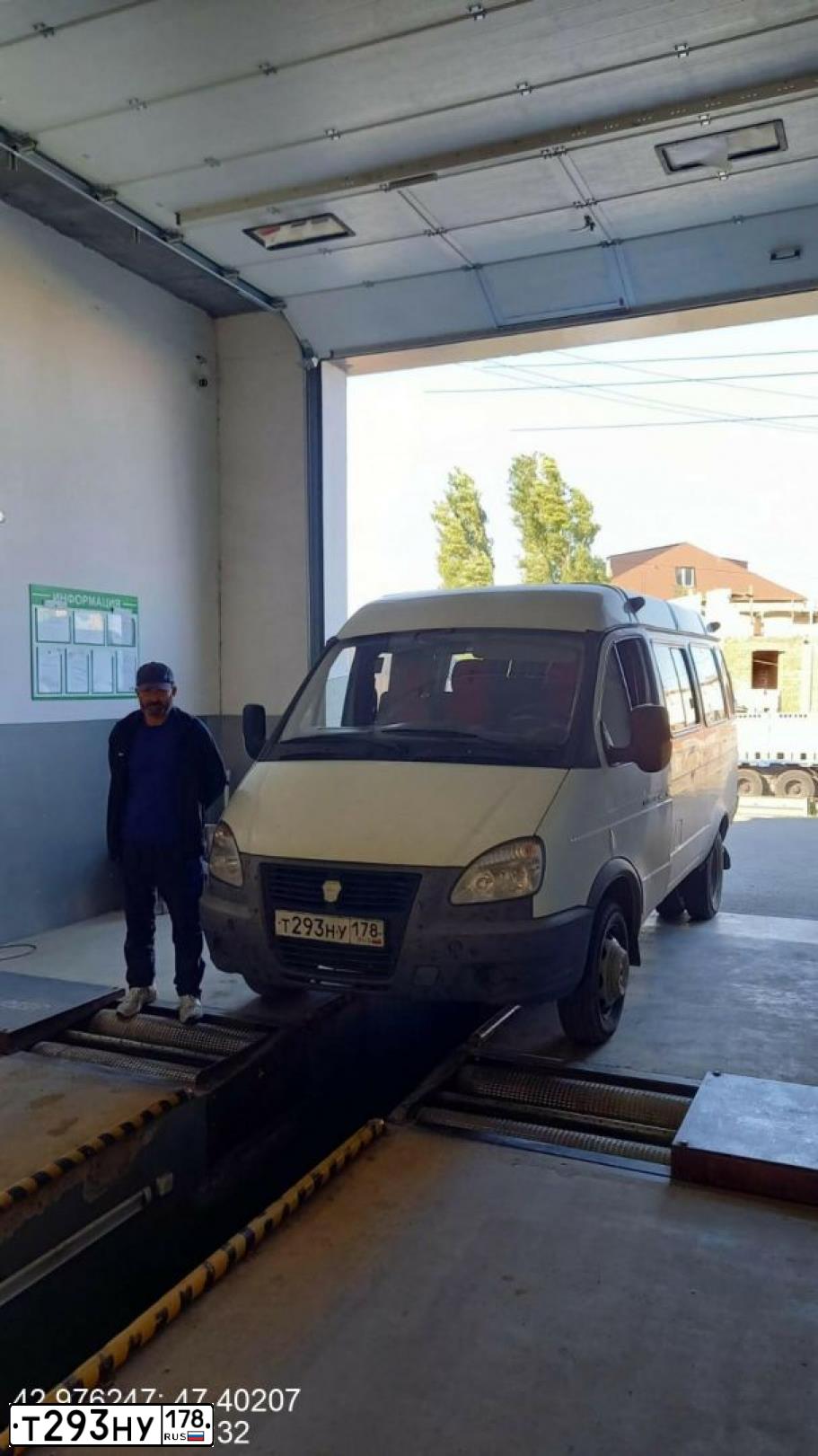 Фото автомобиля GAZ 3221 EL, 2015 — госномер Т293НУ178. Цвет: БЕЛЫЙ