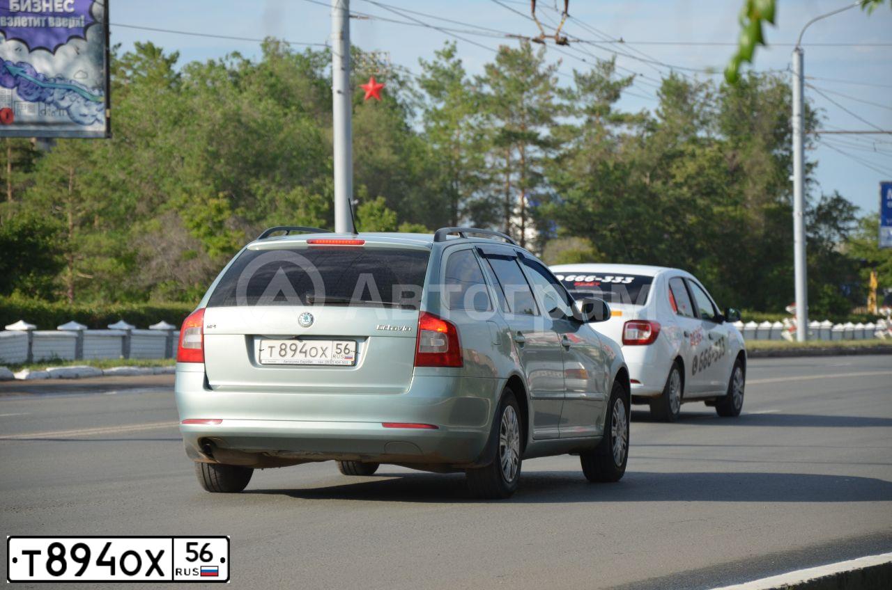 Фото автомобиля SKODA OCTAVIA, 2012 — госномер Т894ОХ56. Цвет: БЛЕКЛО-ЗЕЛЕНЫЙ