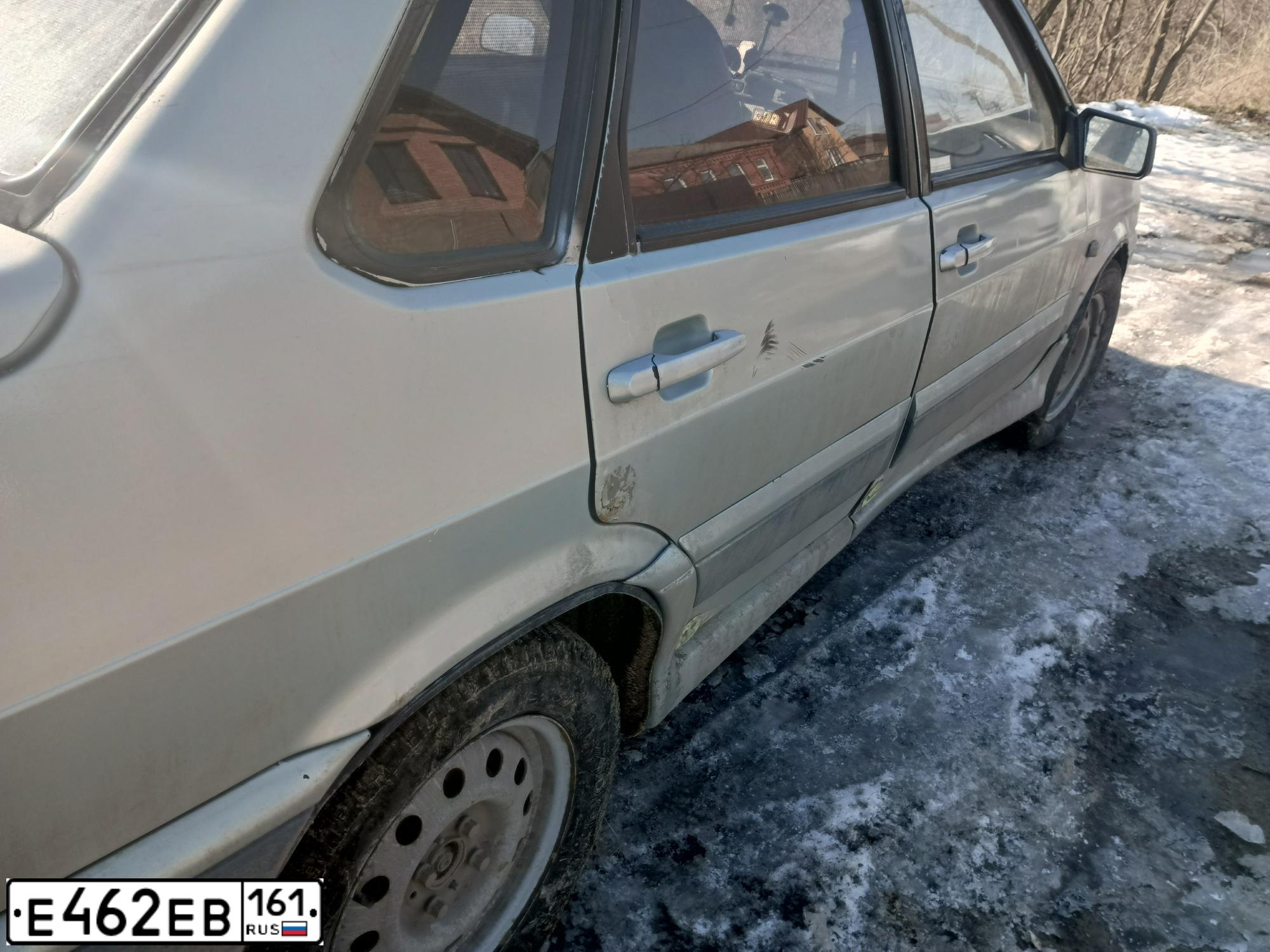 Фото автомобиля LADA 2115 SAMARA, 2002 — госномер Е462ЕВ161. Цвет: СЕРЕБР ЖЕЛТО-ЗЕЛЕНЫЙ