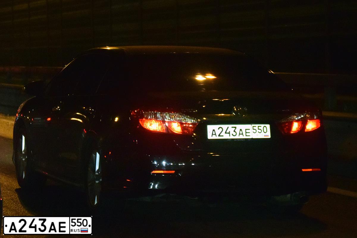 Фото автомобиля TOYOTA CAMRY, 2014 — госномер А243АЕ550. Цвет: ЧЕРНЫЙ МЕТАЛЛИК