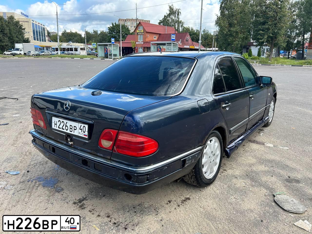 Фото автомобиля MERCEDES E-KLASSE, 1996 — госномер Н226ВР40. Цвет: ЧЕРНЫЙ