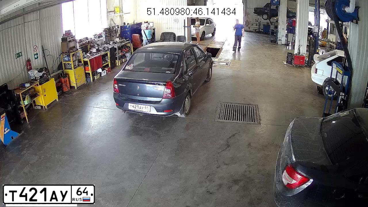 Фото автомобиля RENAULT LOGAN, 2010 — госномер Т421АУ64. Цвет: ТЕМНО СЕРЫЙ