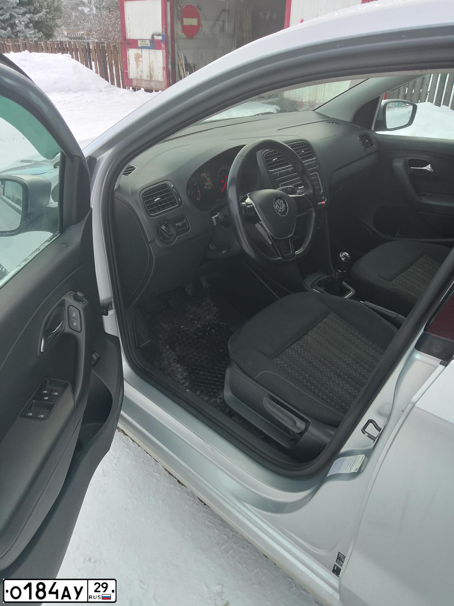 Фото автомобиля VOLKSWAGEN POLO, 2016 — госномер О782ХС29. Цвет: Серебристый