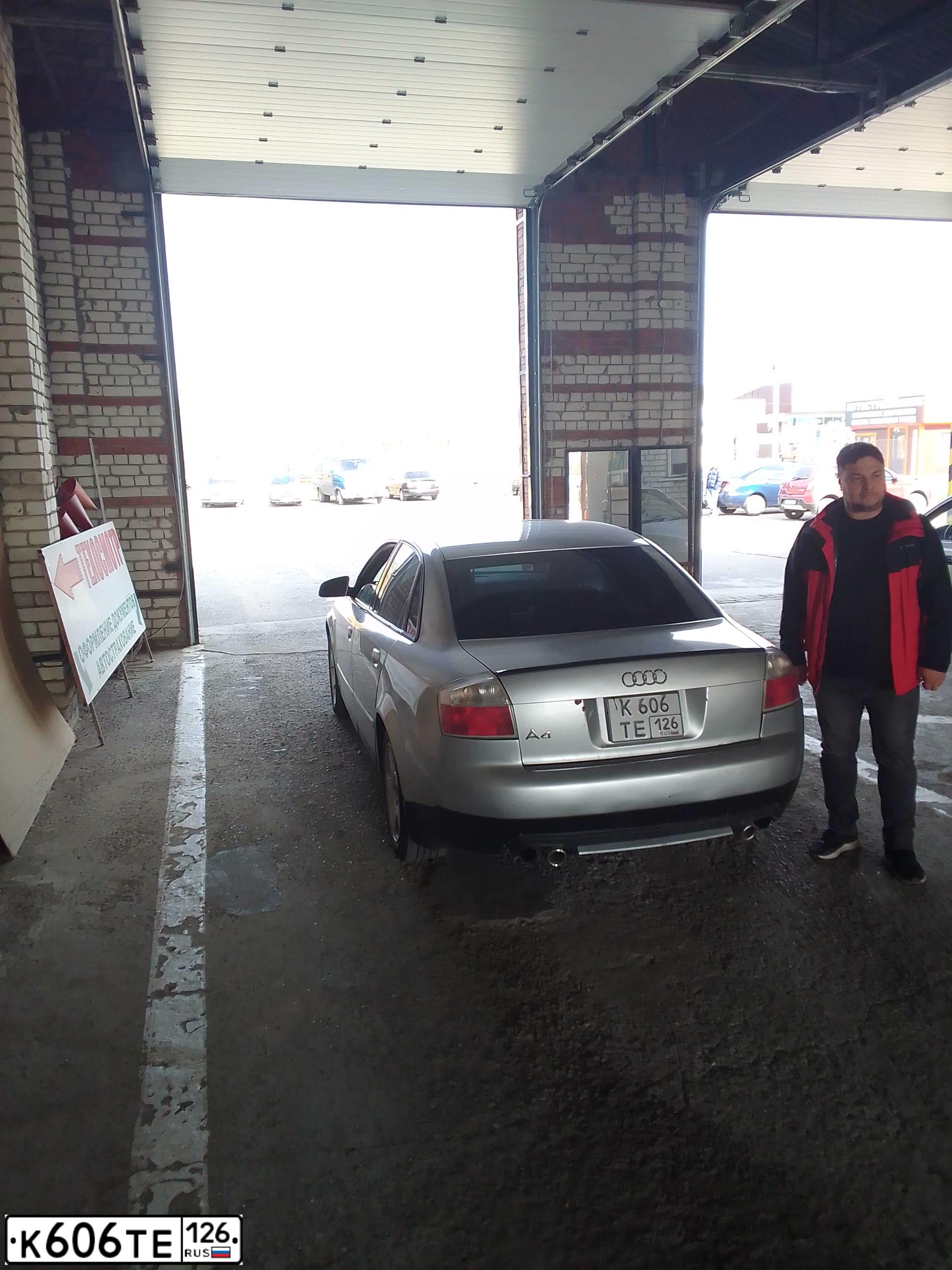 Фото автомобиля AUDI A4, 2001 — госномер У700МТ47. Цвет: Серебристый