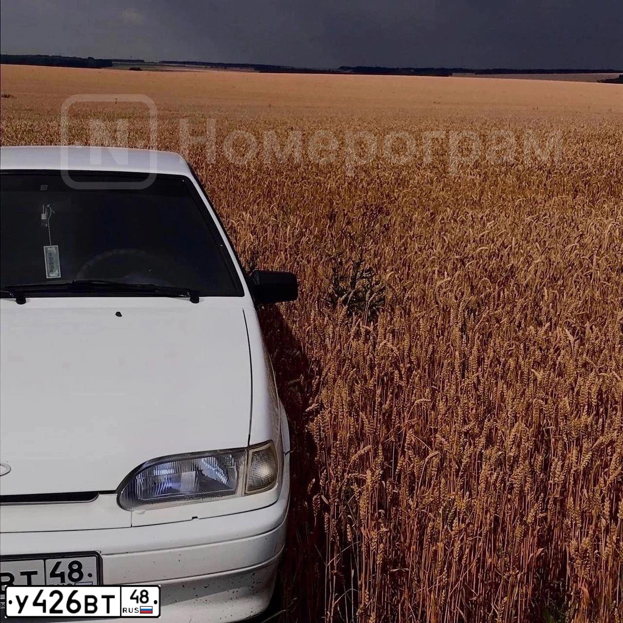 Фото автомобиля LADA 2114 SAMARA, 2013 — госномер У426ВТ48. Цвет: Белый
