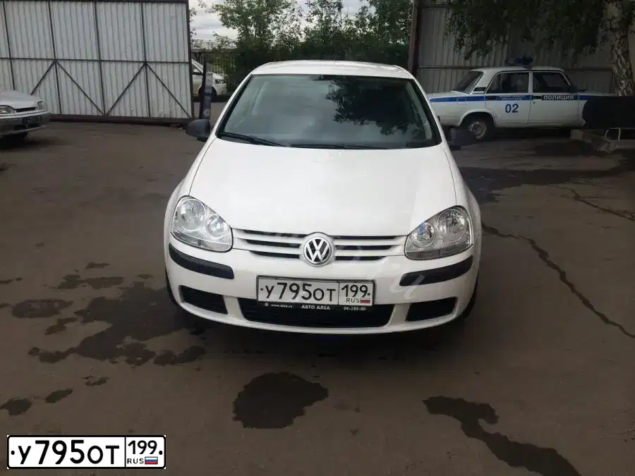 Фото автомобиля VOLKSWAGEN GOLF, 2008 — госномер М740НМ67. Цвет: БЕЛЫЙ