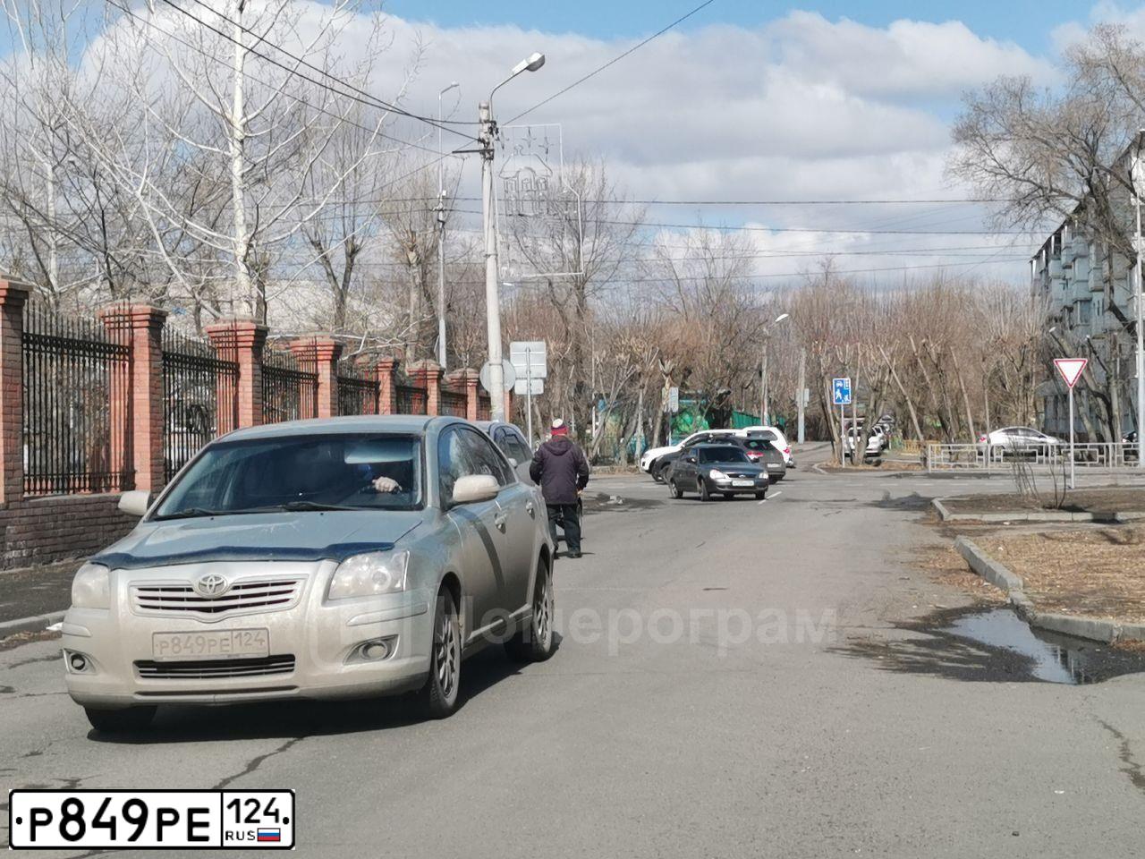 Фото автомобиля TOYOTA AVENSIS, 2007 — госномер Р849РЕ124. Цвет: СЕРЕБРИСТЫЙ