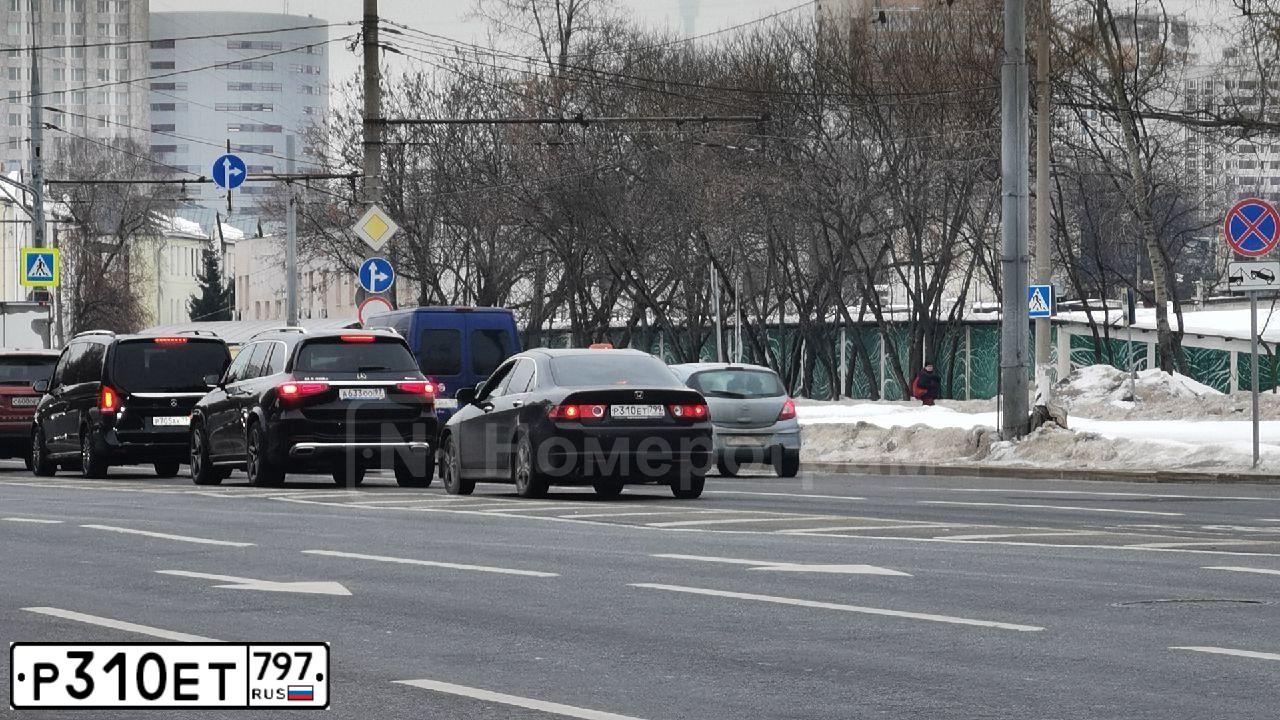 Фото автомобиля MERCEDES C-KLASSE, 2004 — госномер А300ТР35. Цвет: СЕРЫЙ