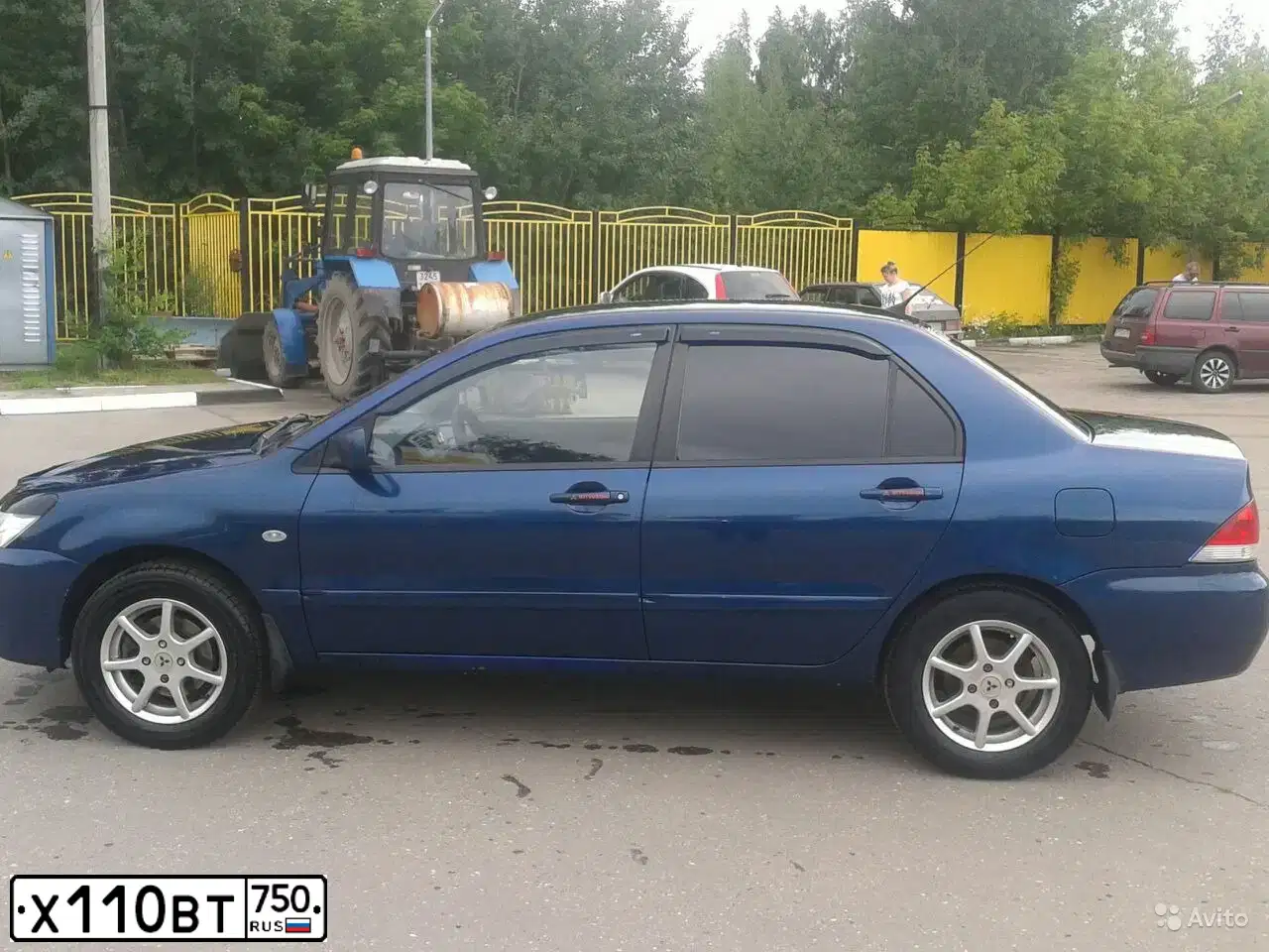 Фото автомобиля MITSUBISHI LANCER, 2005 — госномер В987УУ126. Цвет: синий