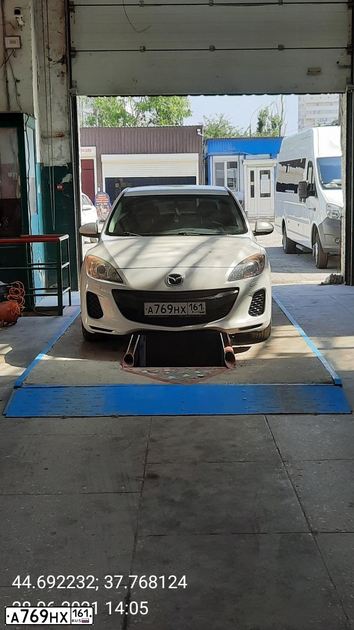 Фото автомобиля MAZDA 3, 2011 — госномер А769НХ161. Цвет: БЕЛЫЙ