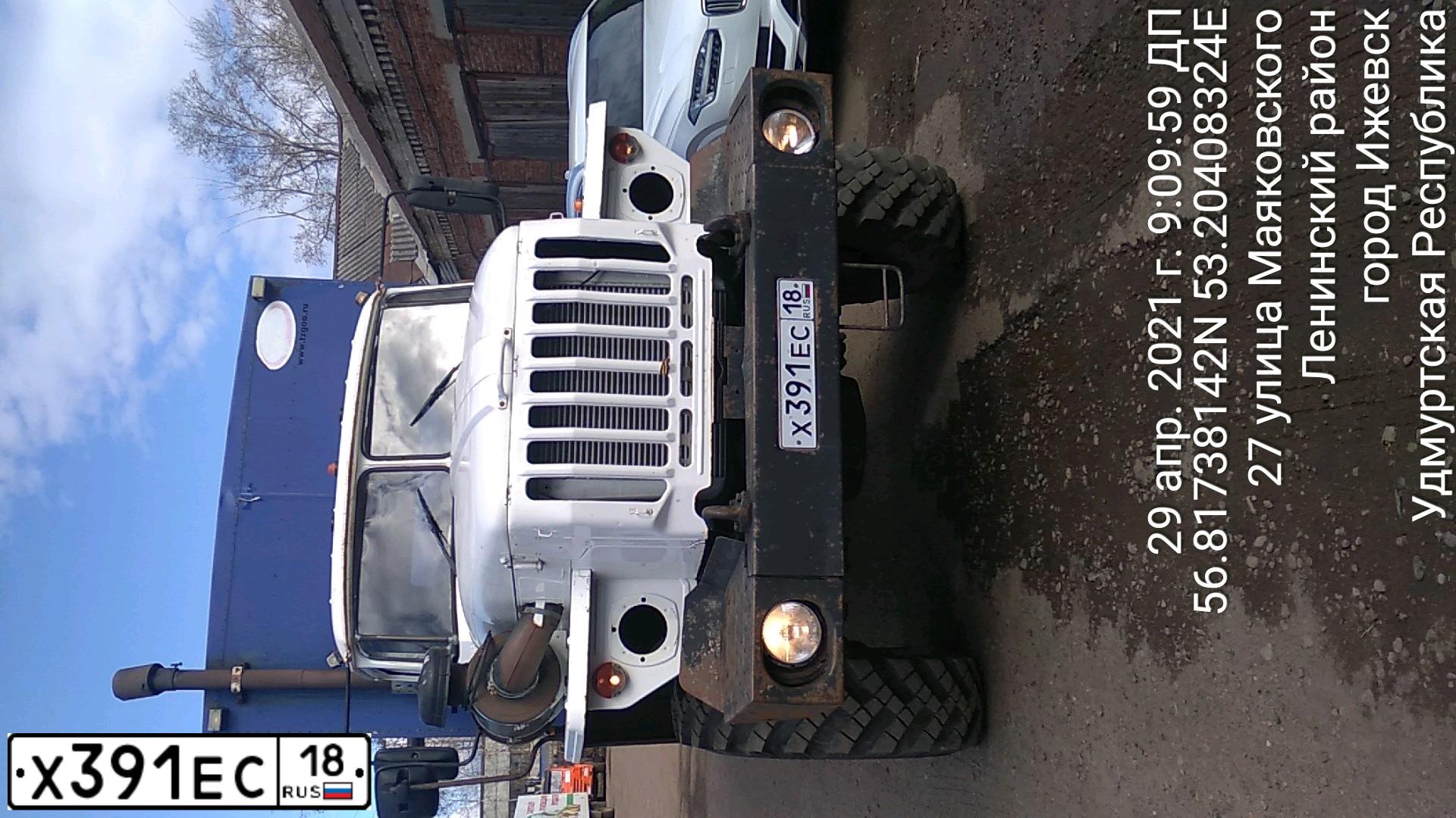 Фото автомобиля URAL 4320 /6X6/, 2003 — госномер Х391ЕС18. Цвет: Белый