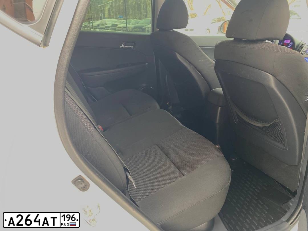 Фото автомобиля HYUNDAI I30, 2010 — госномер А264АТ96. Цвет: БЕЛЫЙ