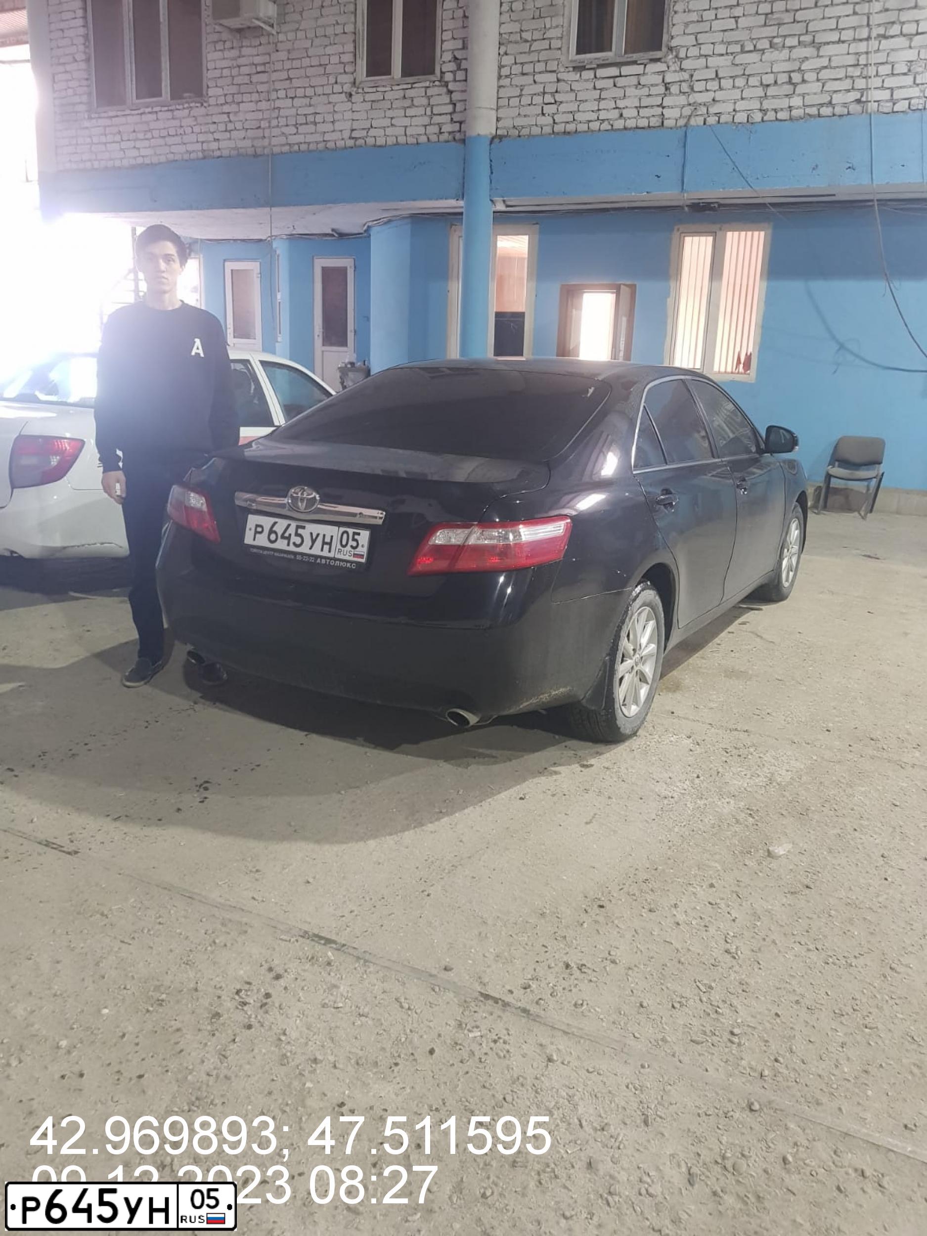 Фото автомобиля TOYOTA CAMRY, 2011 — госномер О457ОО05. Цвет: ЧЕРНЫЙ