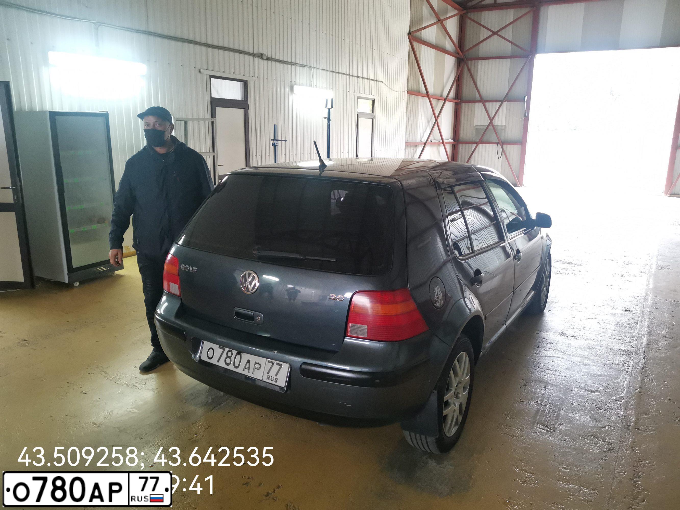 Фото автомобиля VOLKSWAGEN GOLF, 2002 — госномер Е354МТ07. Цвет: ТЕМНО-СЕРЫЙ