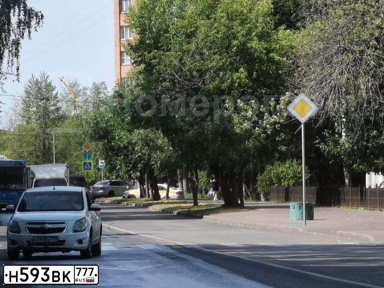 Фото автомобиля BMW 530D, 2014 — госномер М761СН134. Цвет: синий