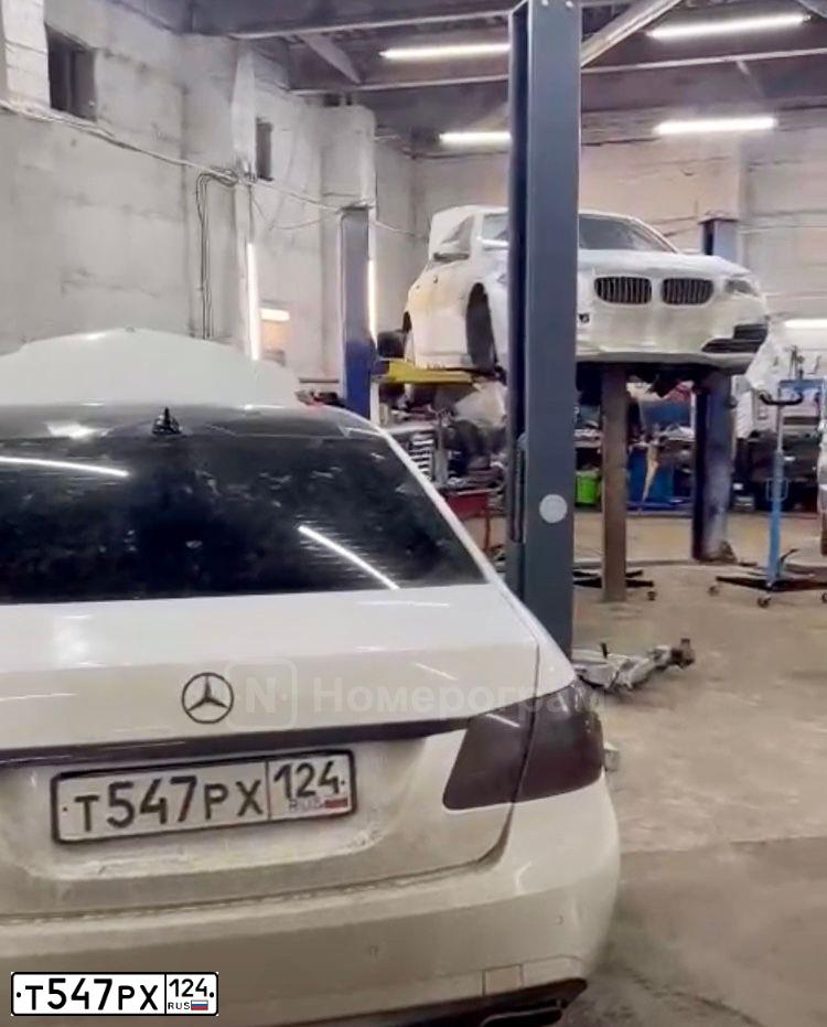 Фото автомобиля MERCEDES E-KLASSE, 2011 — госномер Р222ОВ124. Цвет: Белый