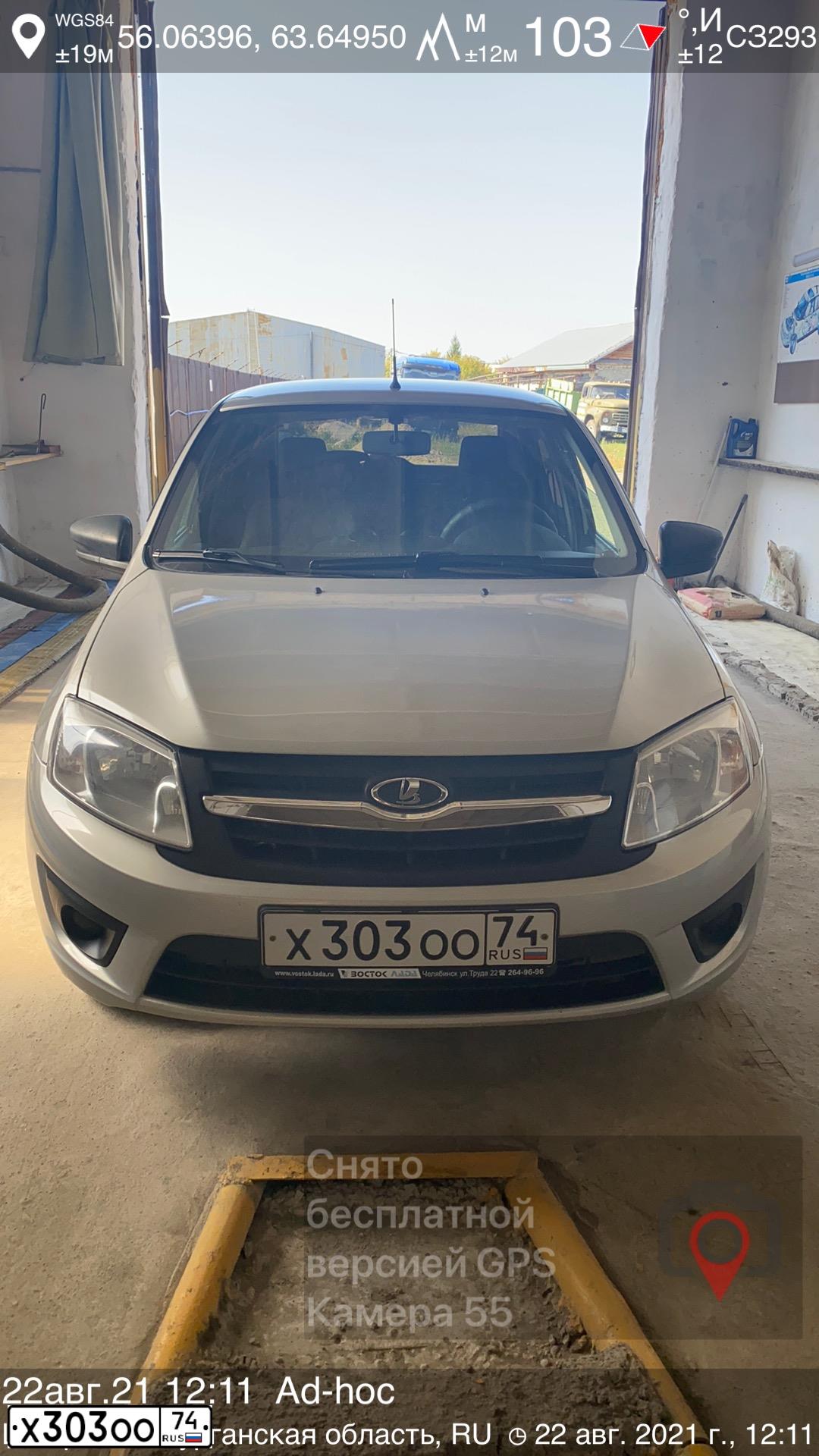 Фото автомобиля LADA 2190 GRANTA, 2014 — госномер Х303ОО74. Цвет: серебристый