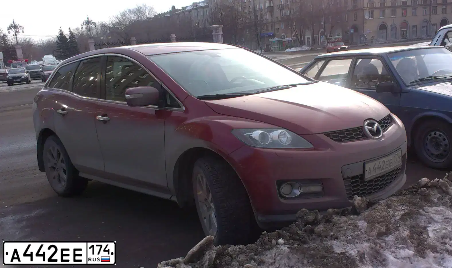 Фото автомобиля MAZDA CX-7, 2008 — госномер А442ЕЕ174. Цвет: Красный