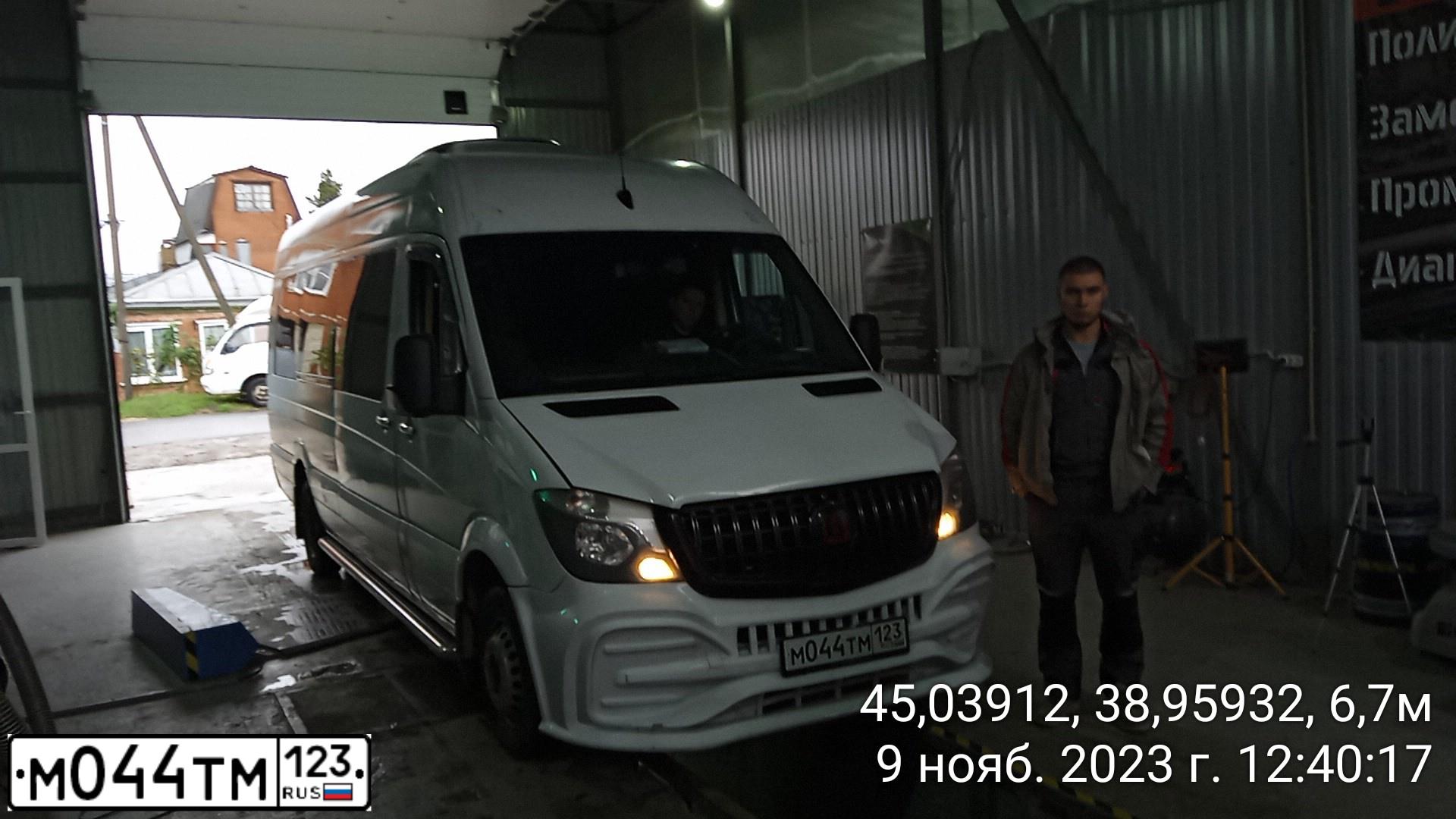 Фото автомобиля MERCEDES SPRINTER, 2013 — госномер М044ТМ123. Цвет: Белый